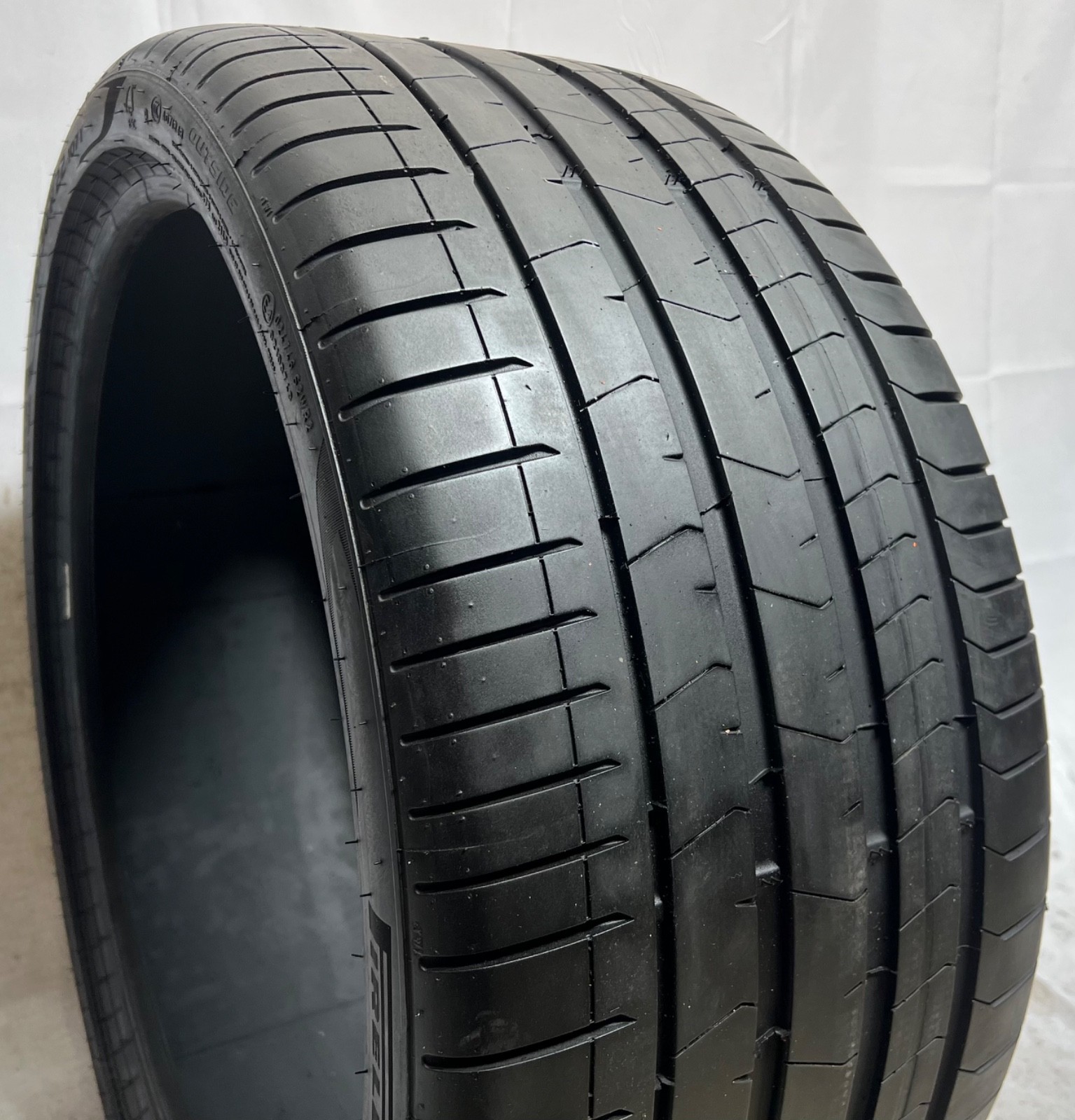 1 – TAKEOFF 315/30R22 XL (107Y) Pirelli P Zero PZ4 (* 1) BMW OEM – 3115