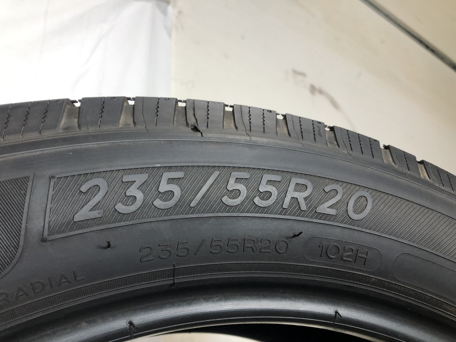 [1] Michelin Defender LTX M/S P235/55R20 235 55 20 Tire 9.75/32