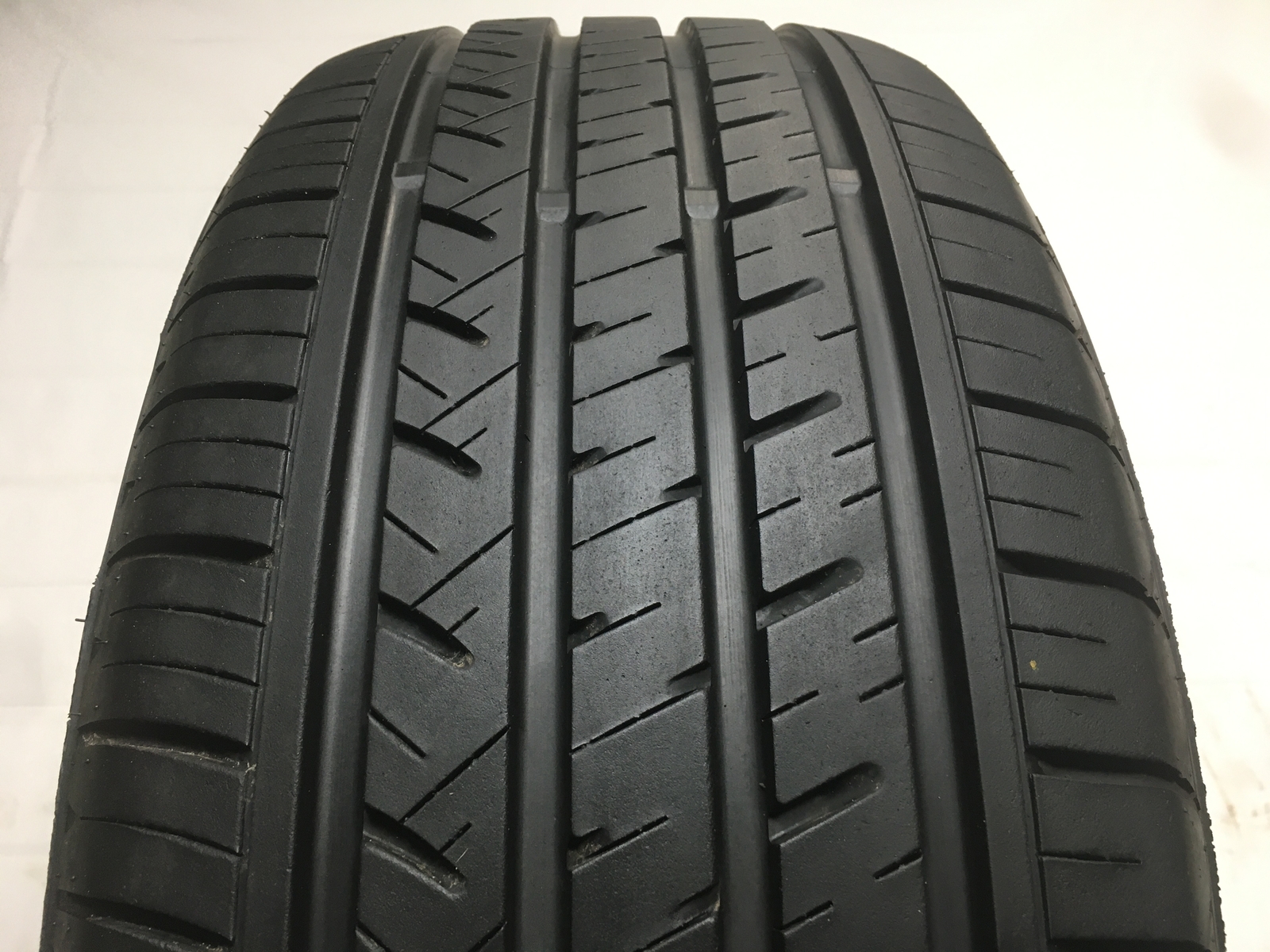 [1] Atlas Paraller 4X4 HP P255/55R19 255 55 19 Tire 8.25-8.75/32