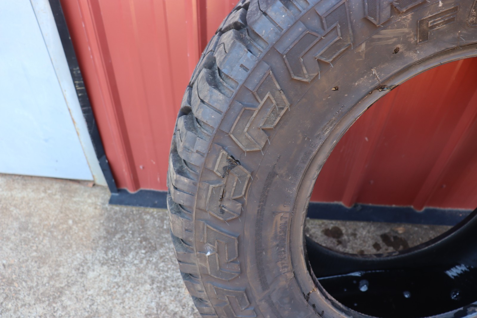 TIRE FURY COUNTRY HUNTER R/T 37X12.50 R20 LT 20″ 126Q
