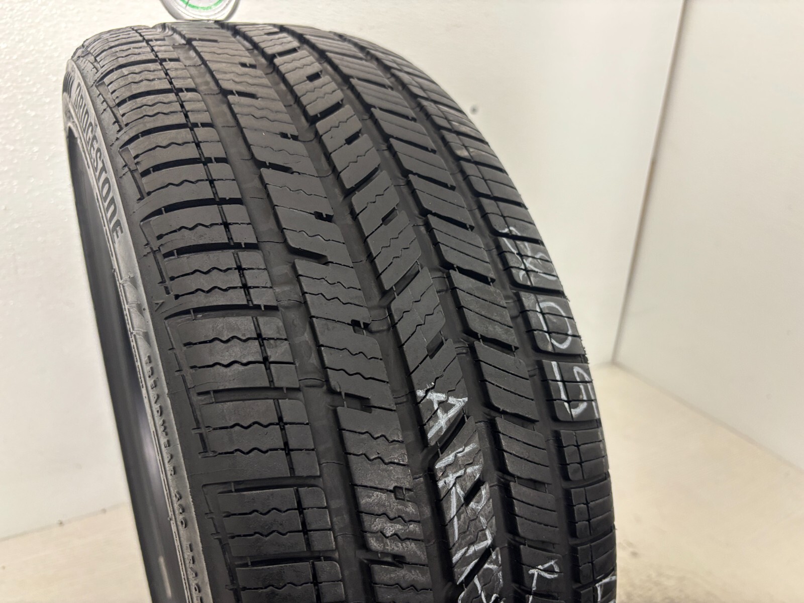 1 Tire 205 45 17 Bridgestone DriveGuard Plus Run Flat 7.00-8.00/32=77-88% Tread