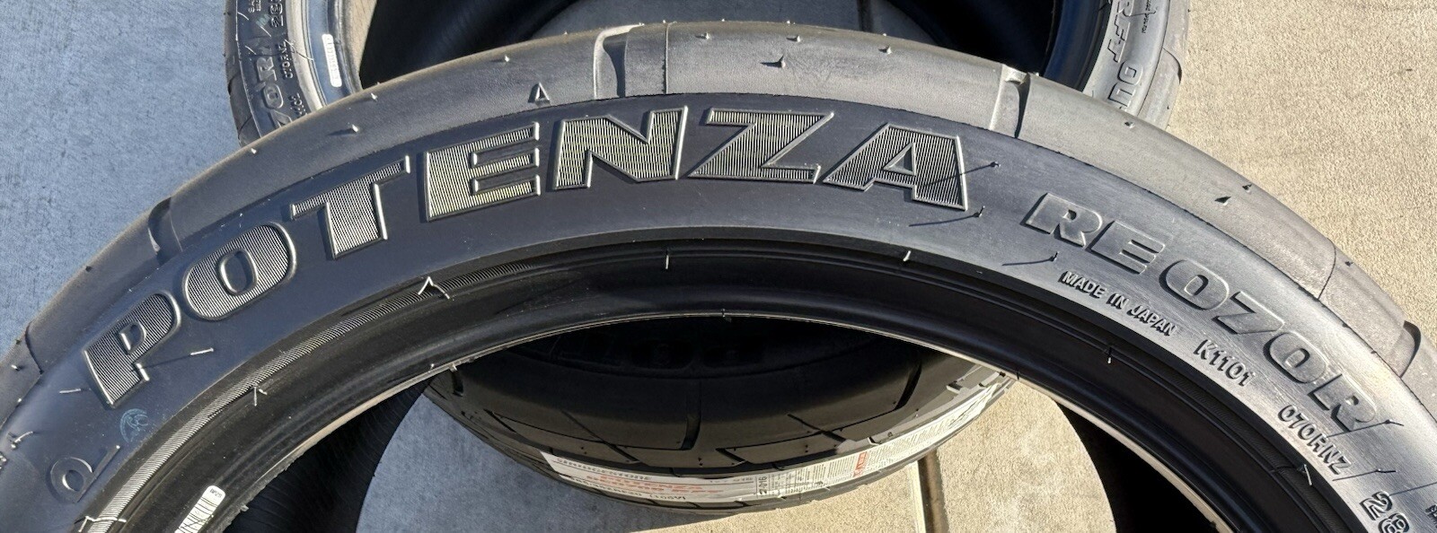 ONE BRAND NEW 285/35ZR20 (100Y) Bridgestone RE070R RFT Nissan GTR Run Flat Tire
