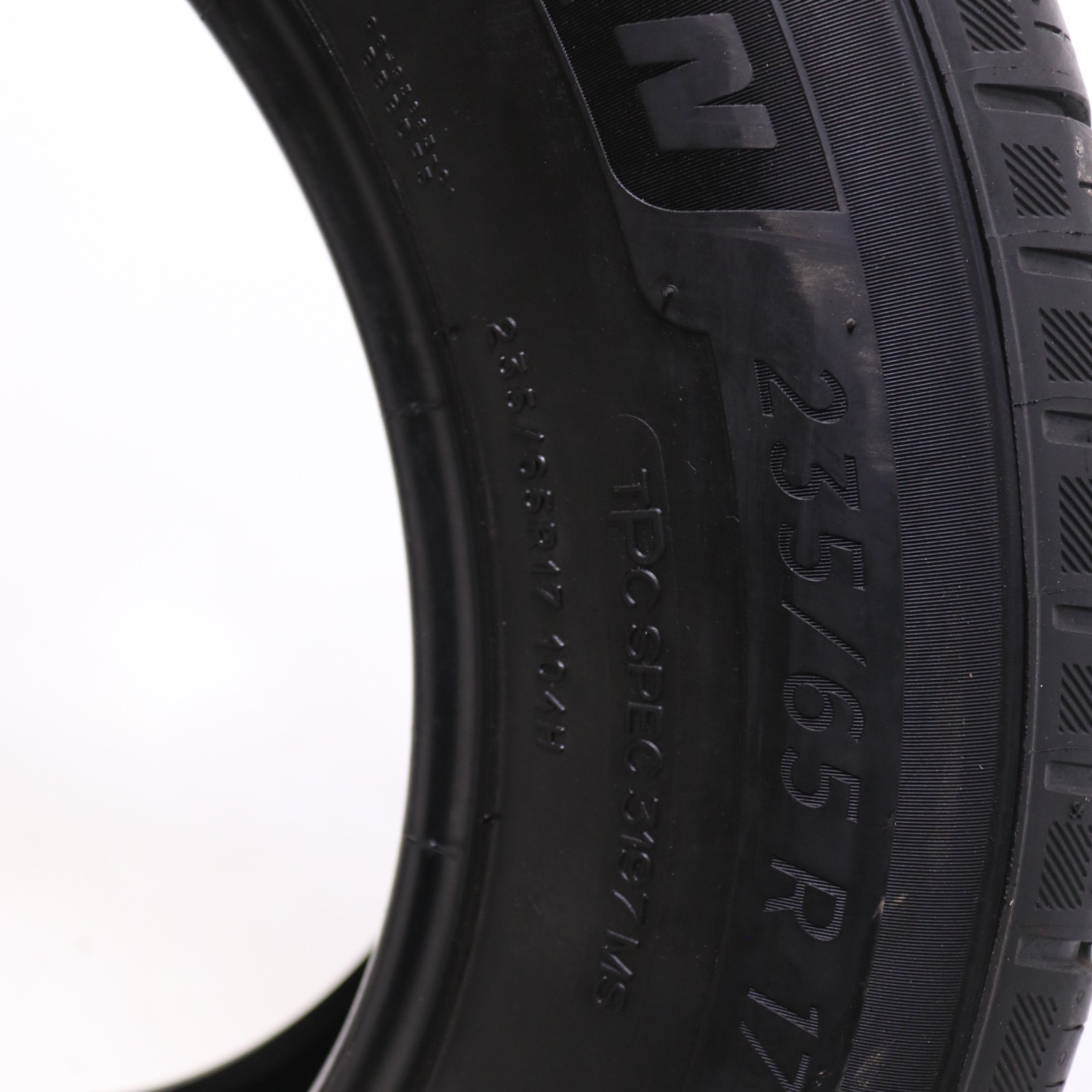 Set of 4 Used 235/65R17 Michelin Primacy A/S – 104H – 7-7.5/32