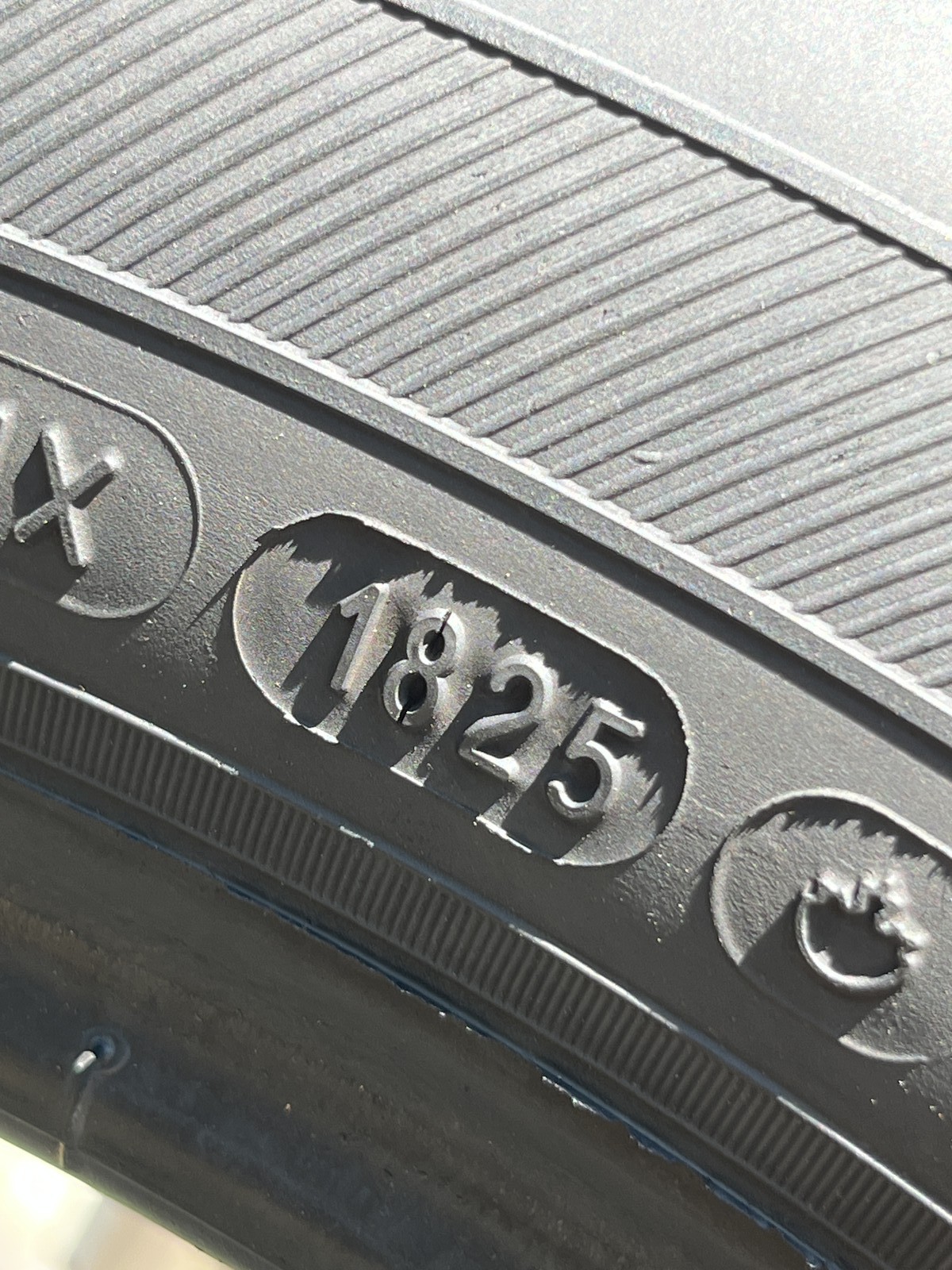 1 Tire Michelin Premier LTX 235/55R20 102V DOT.1825 7.5/32