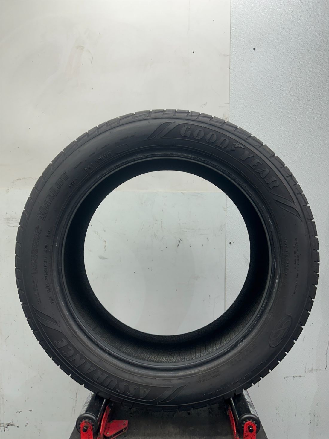 1 Used P235/50R19 Goodyear Assurance MaxLife 99 V – 11/32