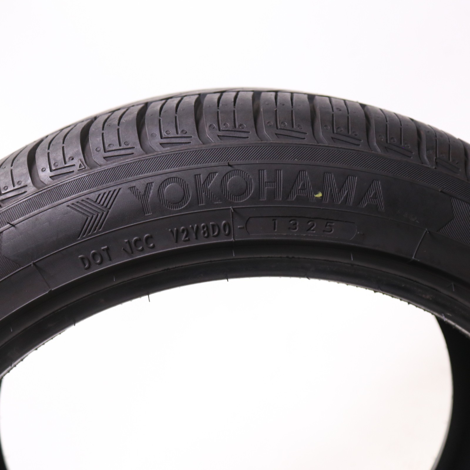 Set of 4 Used 215/50R18 Yokohama Avid Ascend LX – 92V – 9-10/32 No Repairs