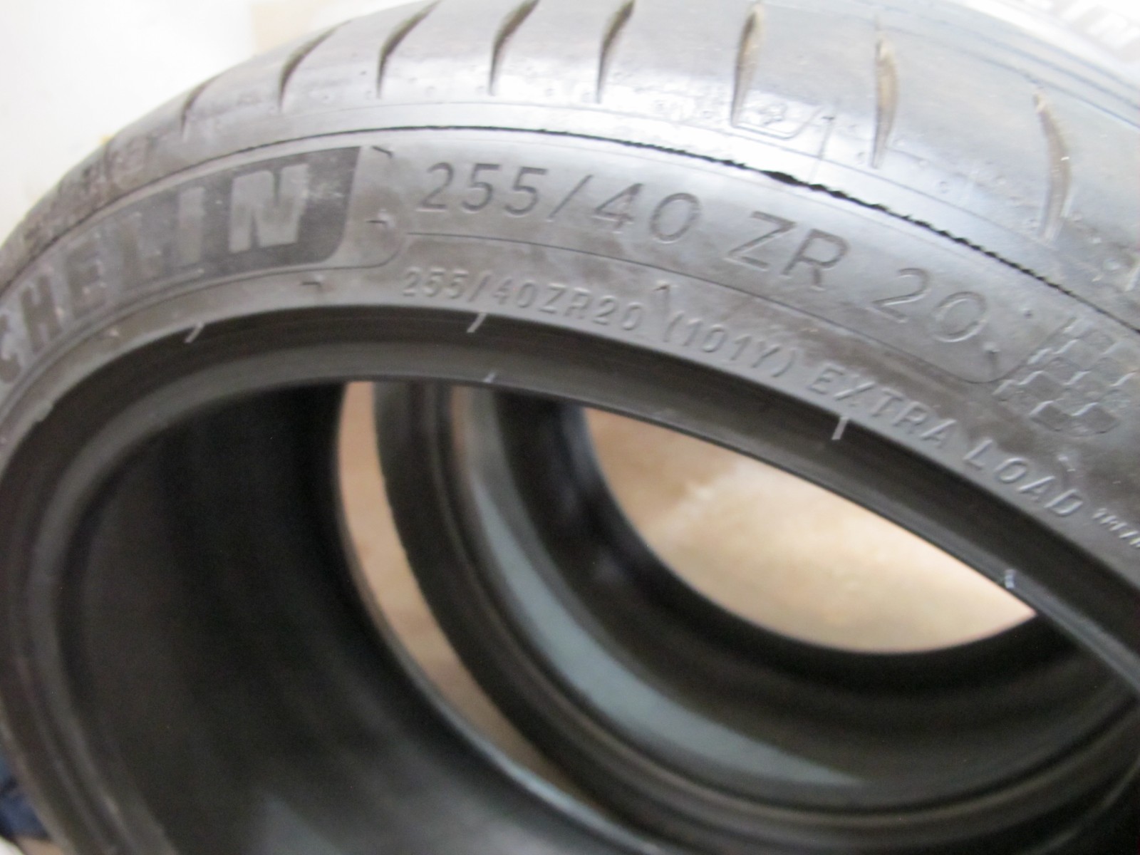 Used 255/40ZR20 Michelin Pilot Sport All Season 4 – 101Y – 4.5-5/32 One Plugged