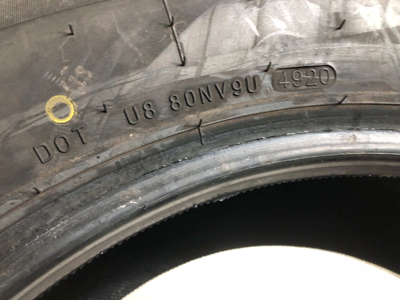 [1] Uniroyal Tiger Paw Touring A/S P265/60R18 265 60 18 Tire 9.5-9.75/32