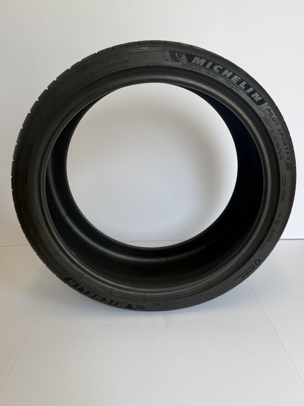 255/35ZR20 97Y Michelin Pilot Sport 4s 8.5/32 DOT 4021 2553520
