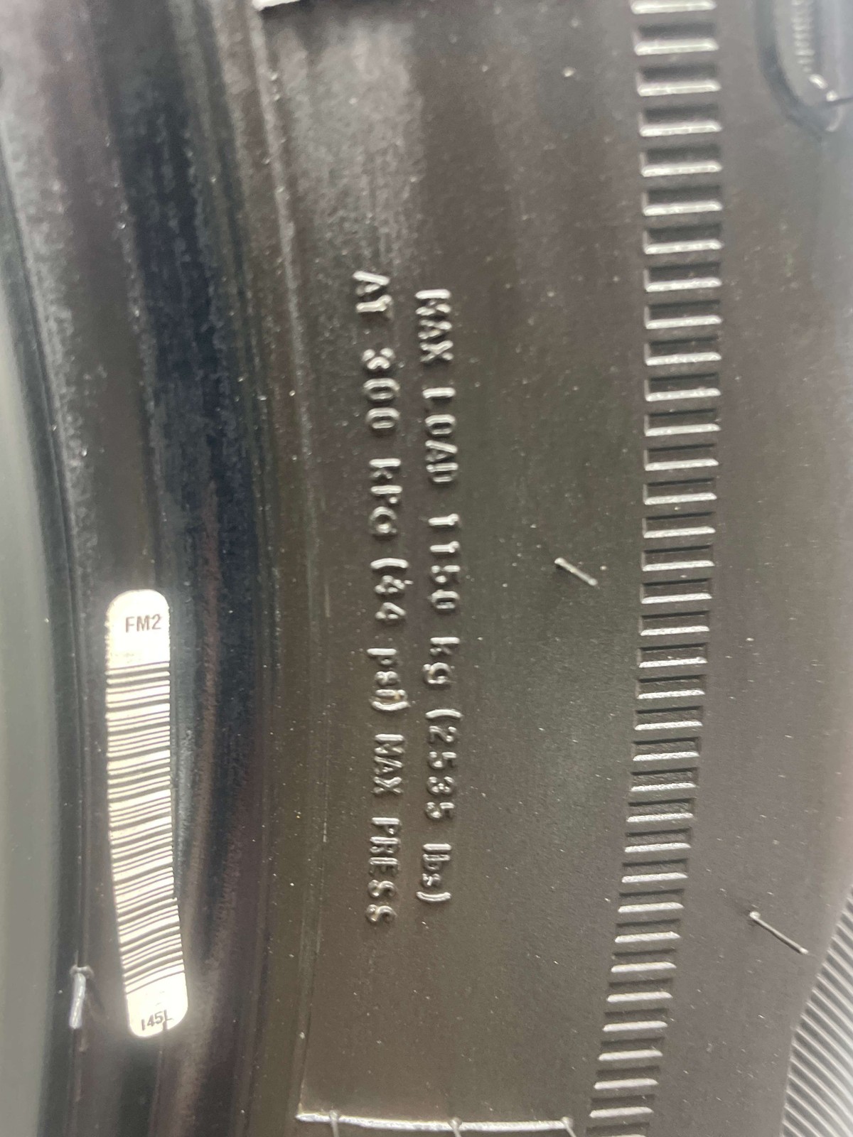 (D) 255/70R18 BRIDGESTONE DUELER A/T TIRE 13/32NDS DOT (0623)