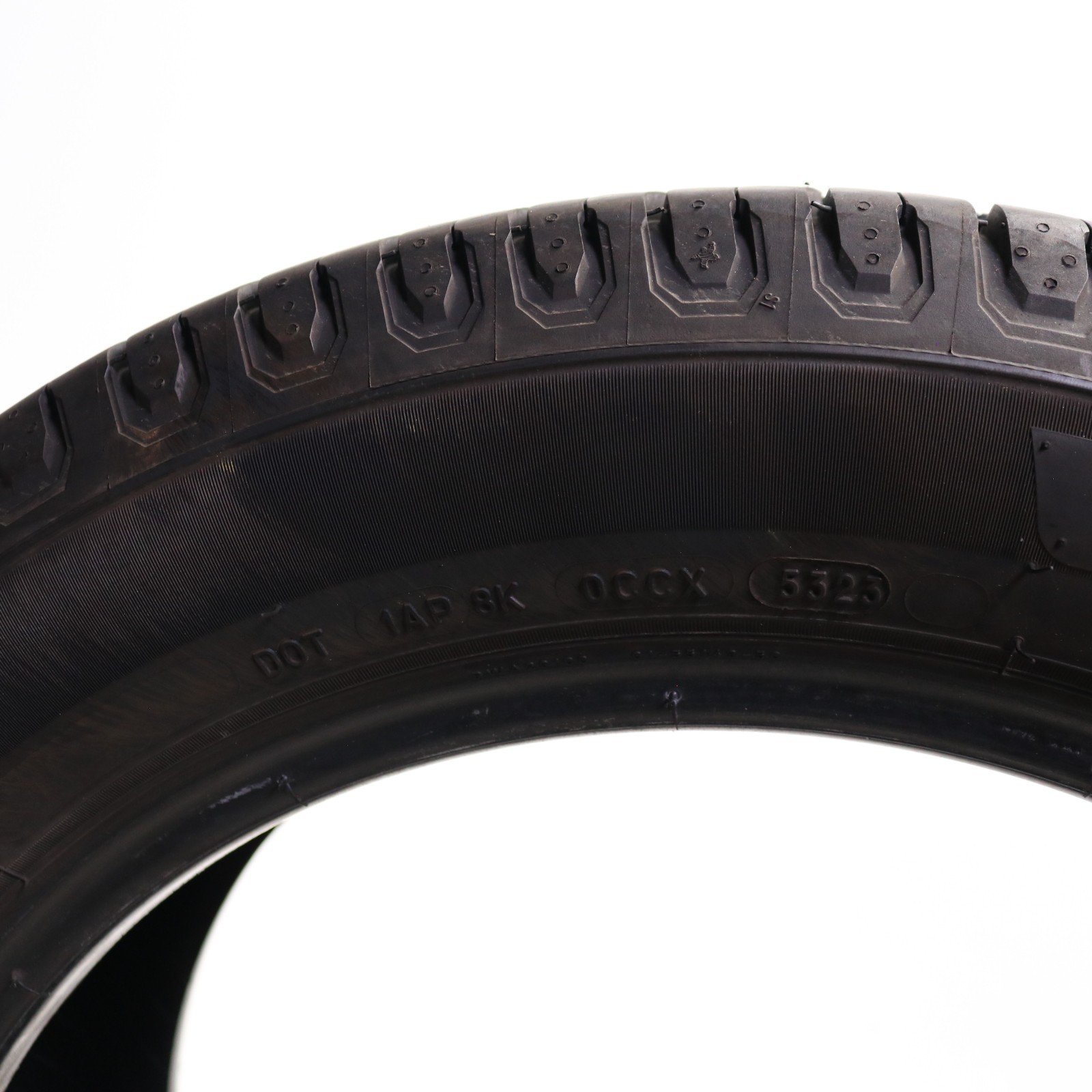 Set of 2 Used 225/55R17 Michelin Defender 2 – 101H – 9.5-10/32 No Repairs