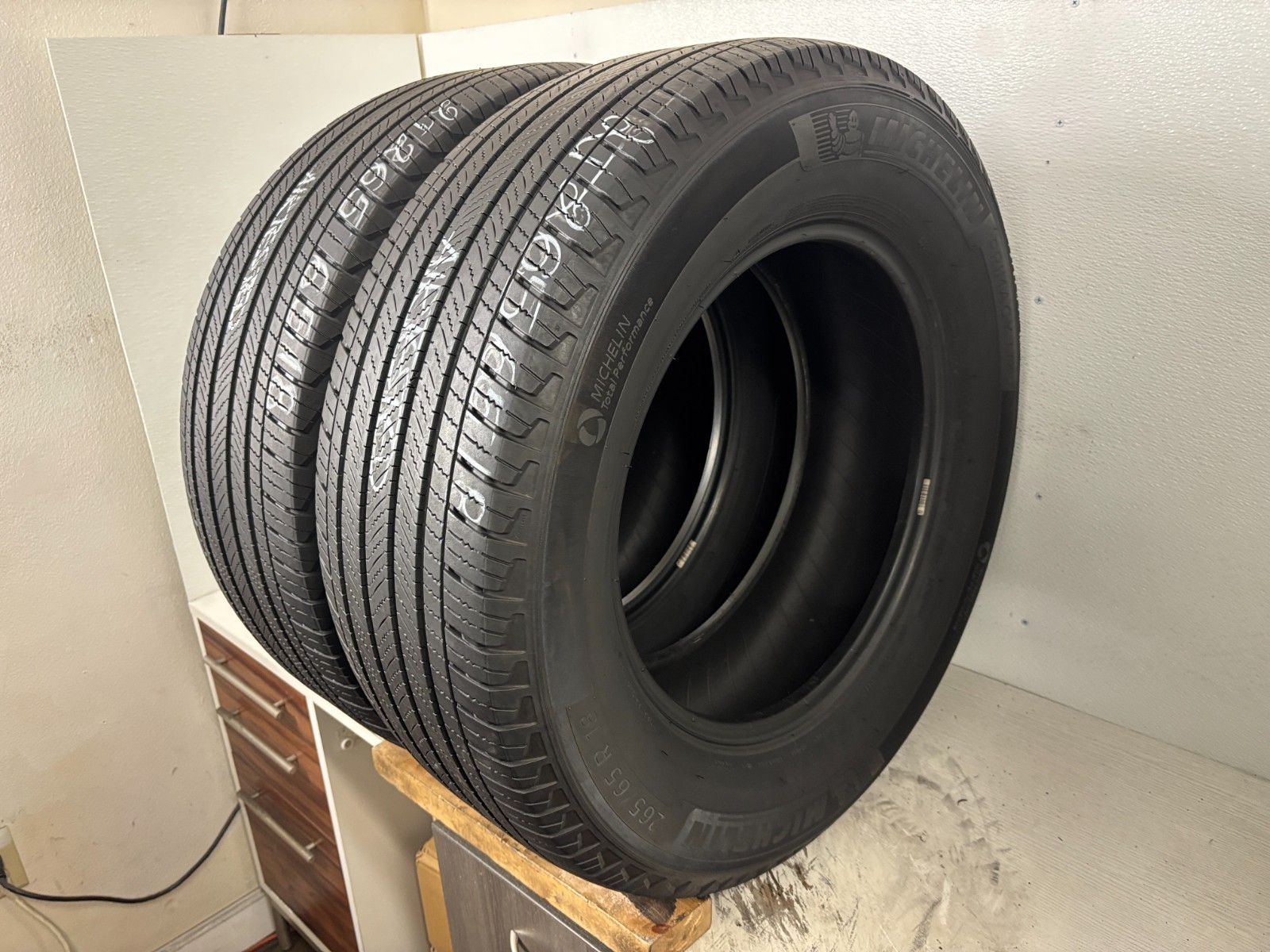 NO SHIPPING ONLY LOCAL PICK UP 2 tires 265 65 18 Michelin Primacy LTX