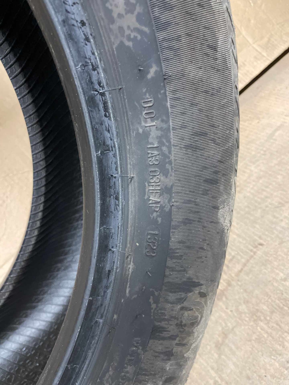 (A) CONTINENTAL CROSS CONTACT LX SPORT 255/50R20 105T DOT 1323 8/32NDS