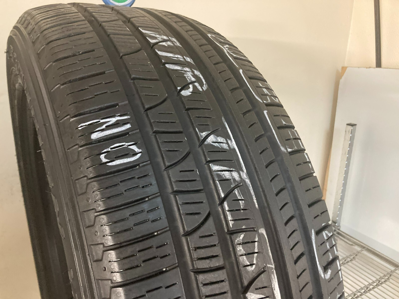 1 Tire 235 55 19 Pirelli Scorpion Verde N0 (7.00-7.80/32 Tread) All Season 101V