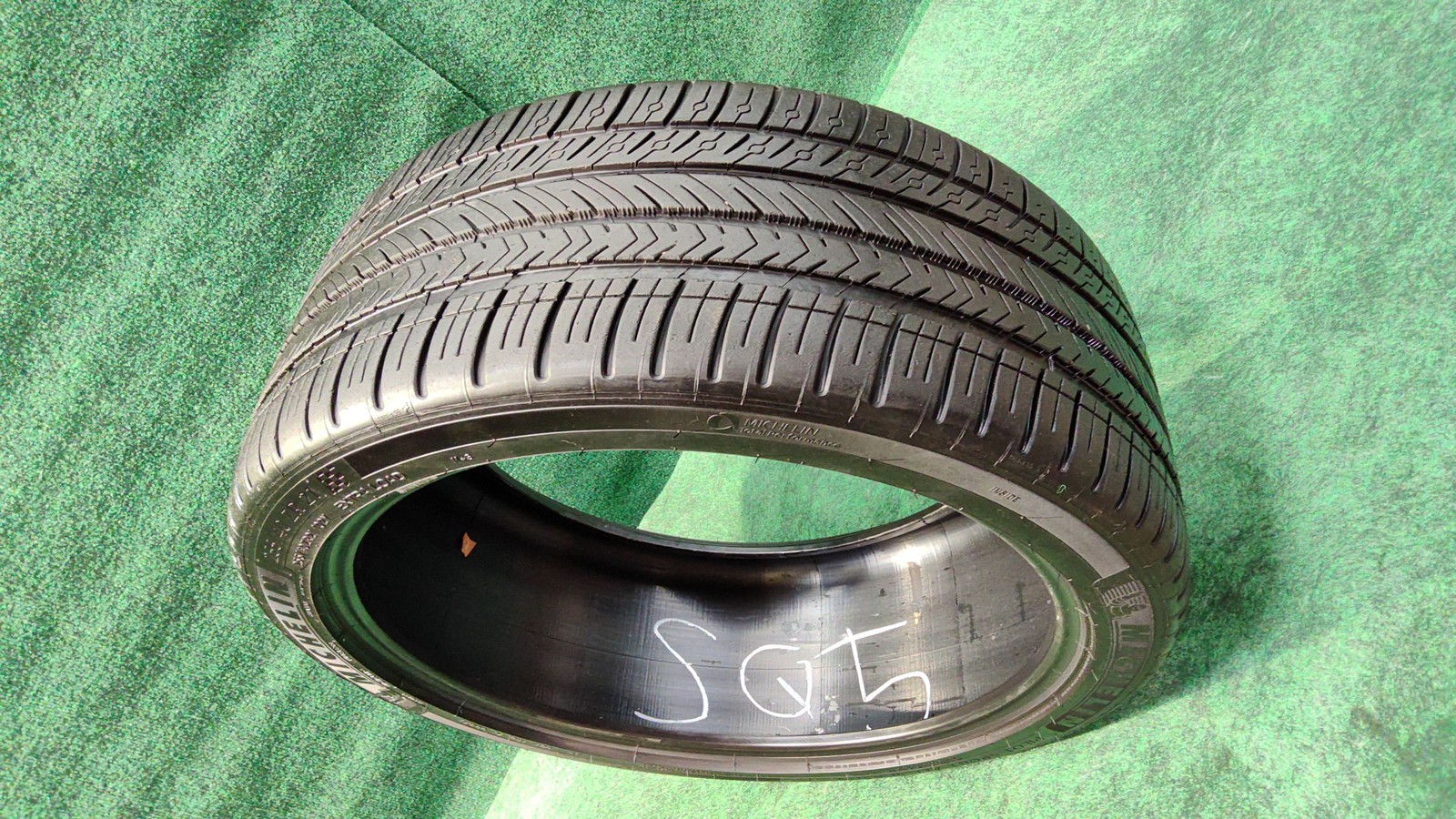 Michelin Pilot Sport All Season 4 Tire 21′ 255/40