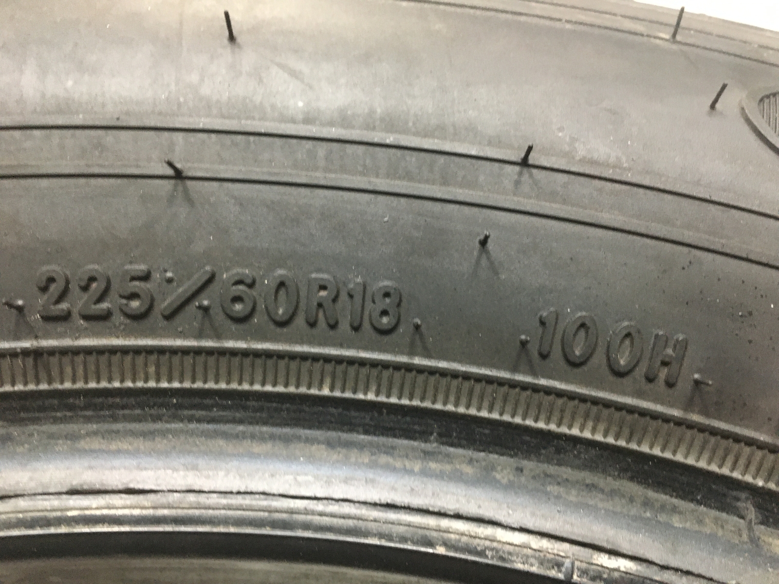 [1] Goodyear Assurance WeatherReady P225/60R18 225 60 18 Tire 9.0-9.5/32