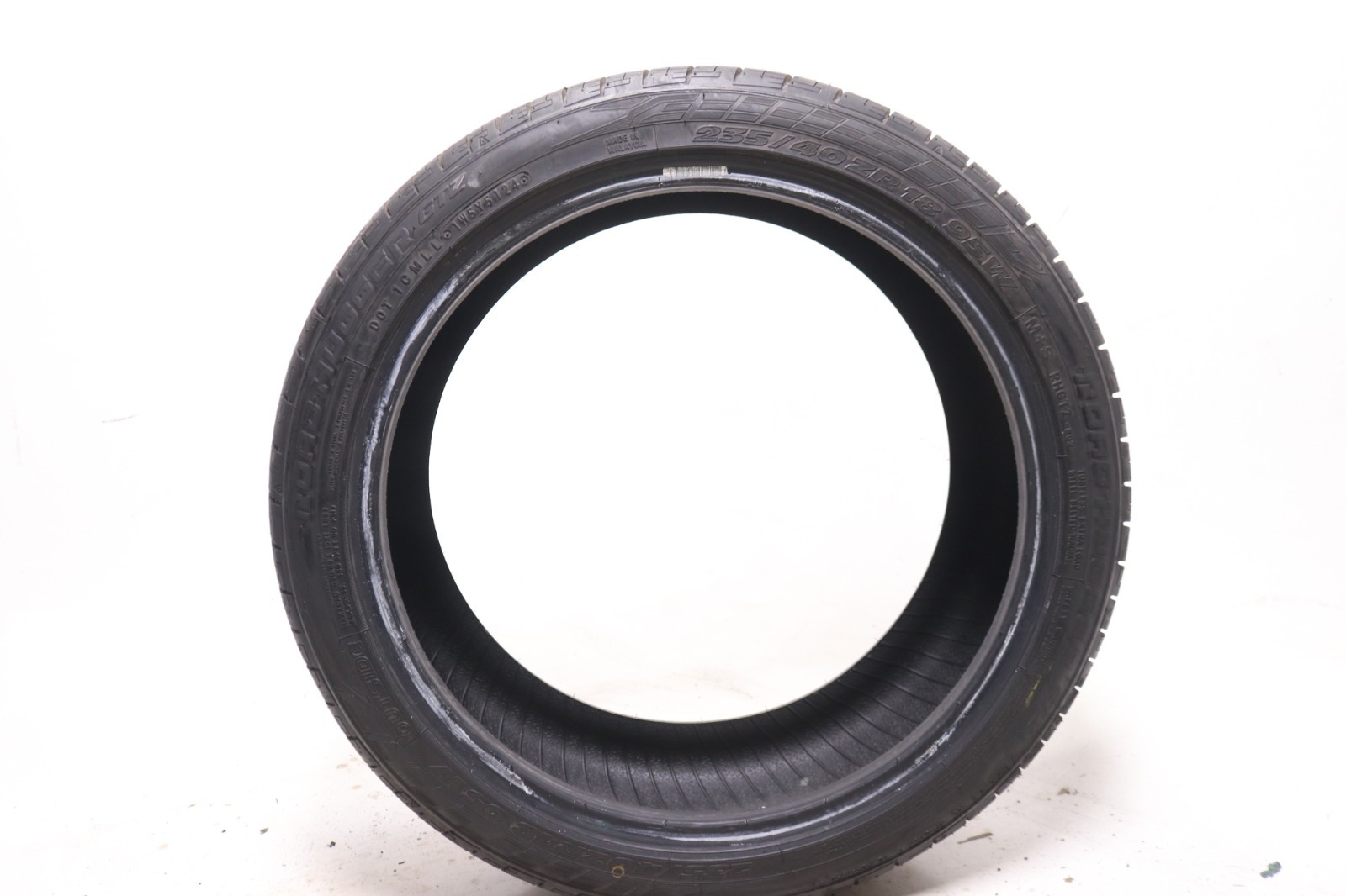 Set of 2 Used 235/40ZR18 Road Hugger GTZ – 95W – 9-10/32