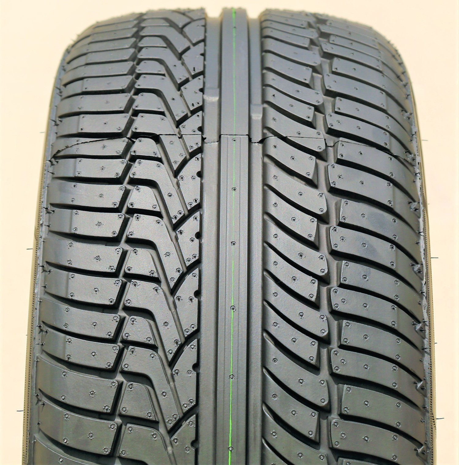 4 Tires Forceum Heptagon SUV 255/60R18 112V XL A/S Performance