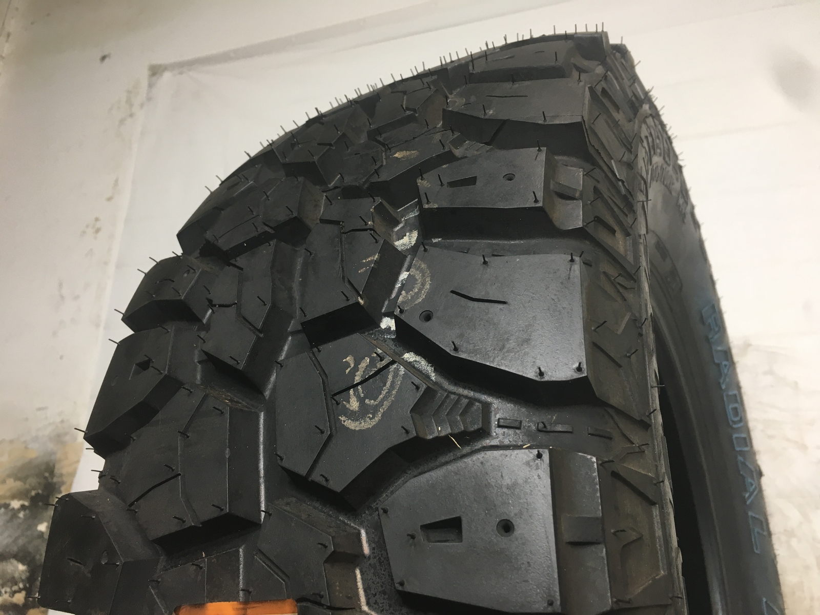 Mud Claw Radial M/T Load E OWL LT275/70R18 275 70 18 New Tire