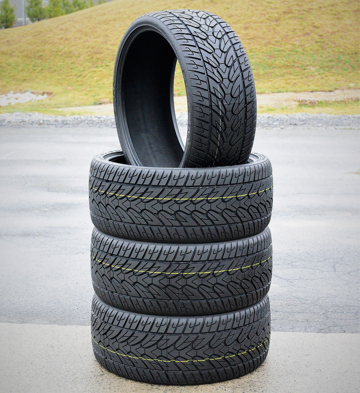 Fullway HS266 305/35R24 112V XL A/S Performance Tire