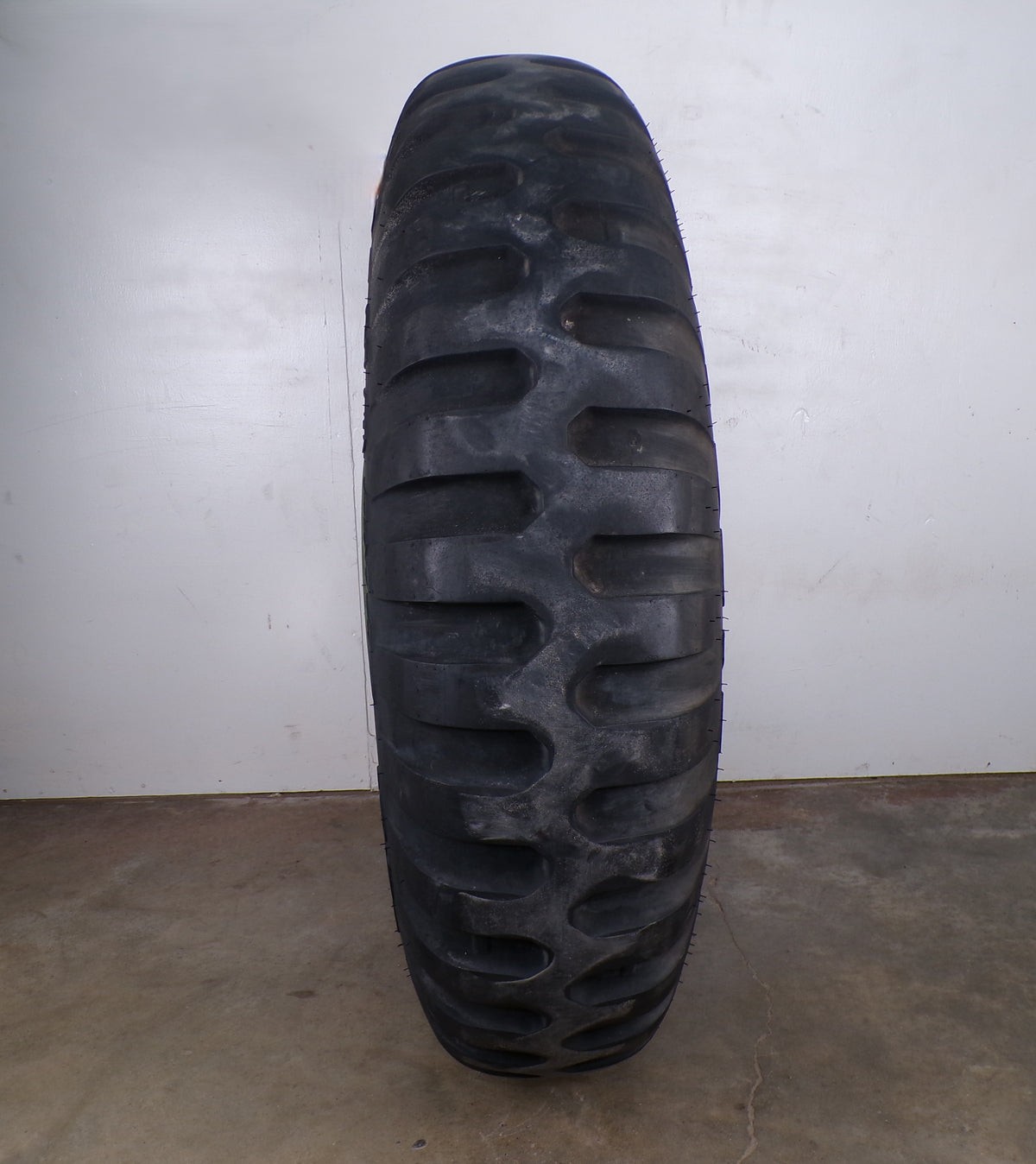 9.00-20 373 Titan Used on Used Wheel