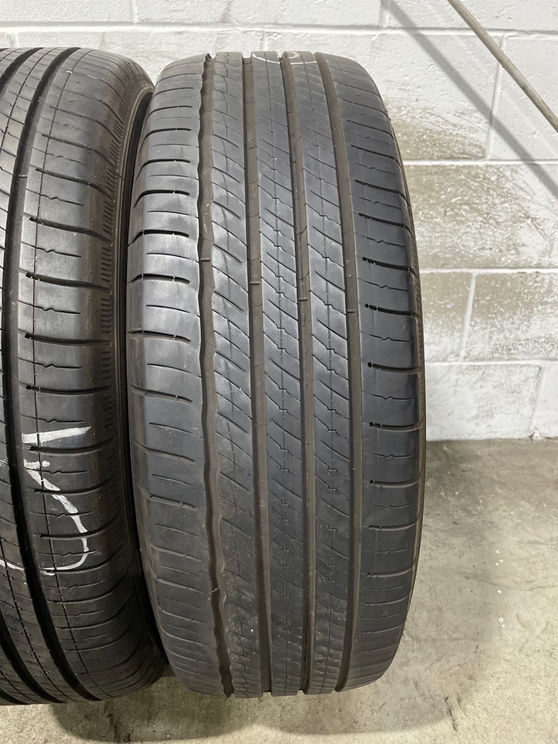 2x P235/55R20 Michelin Primacy Tour A/S 8/32 102 H Used Tires 2355520