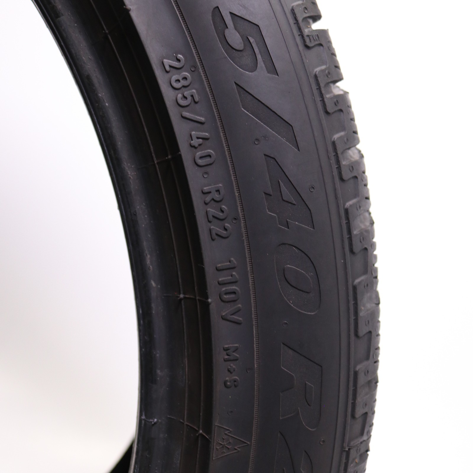 Set of 4 Used 325/35R22 & 285/40R22 Pirelli Scorpion Winter MO1 Mercedes gle gls