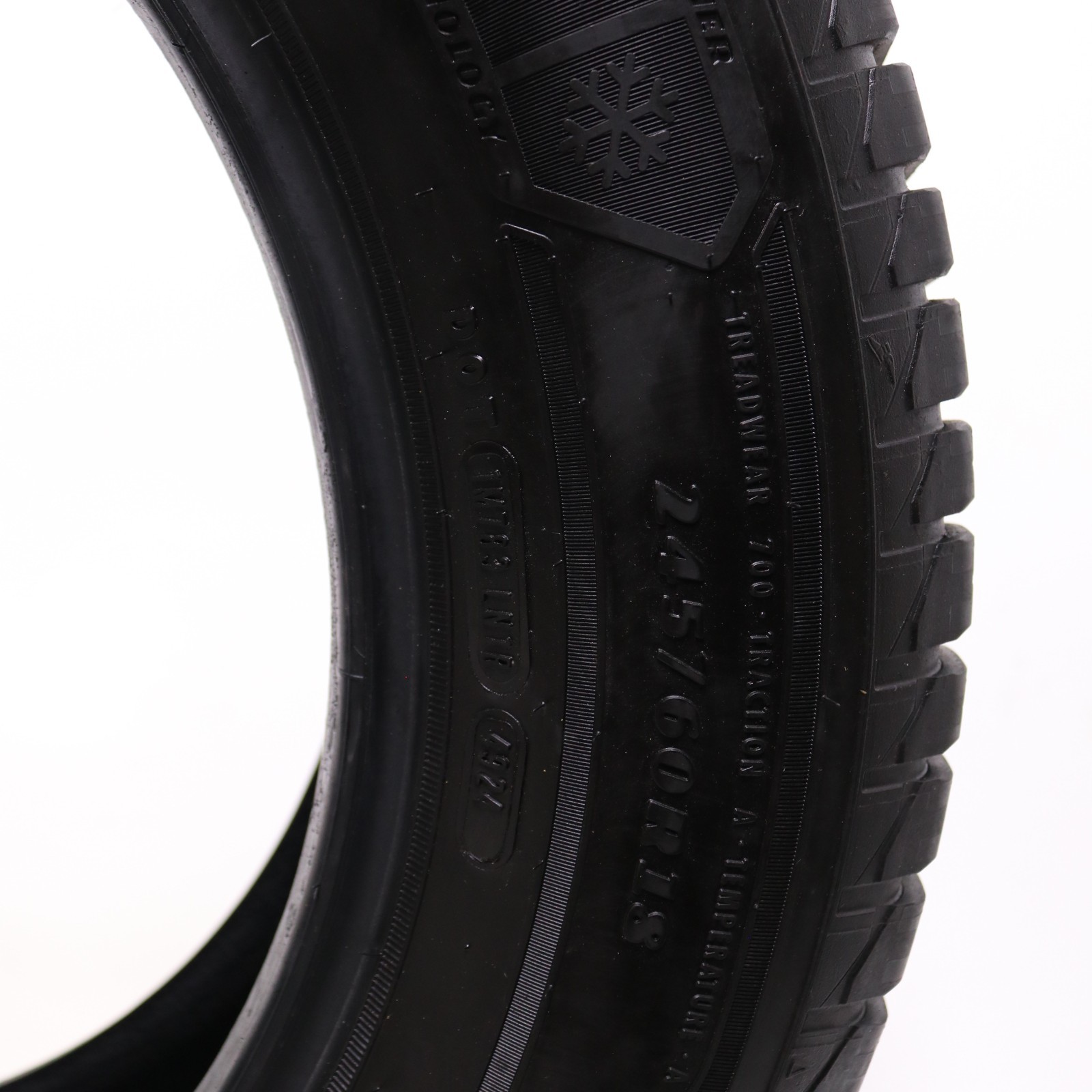 Used 245/60R18 Goodyear Assurance WeatherReady 2 – 105V – 10.5/32