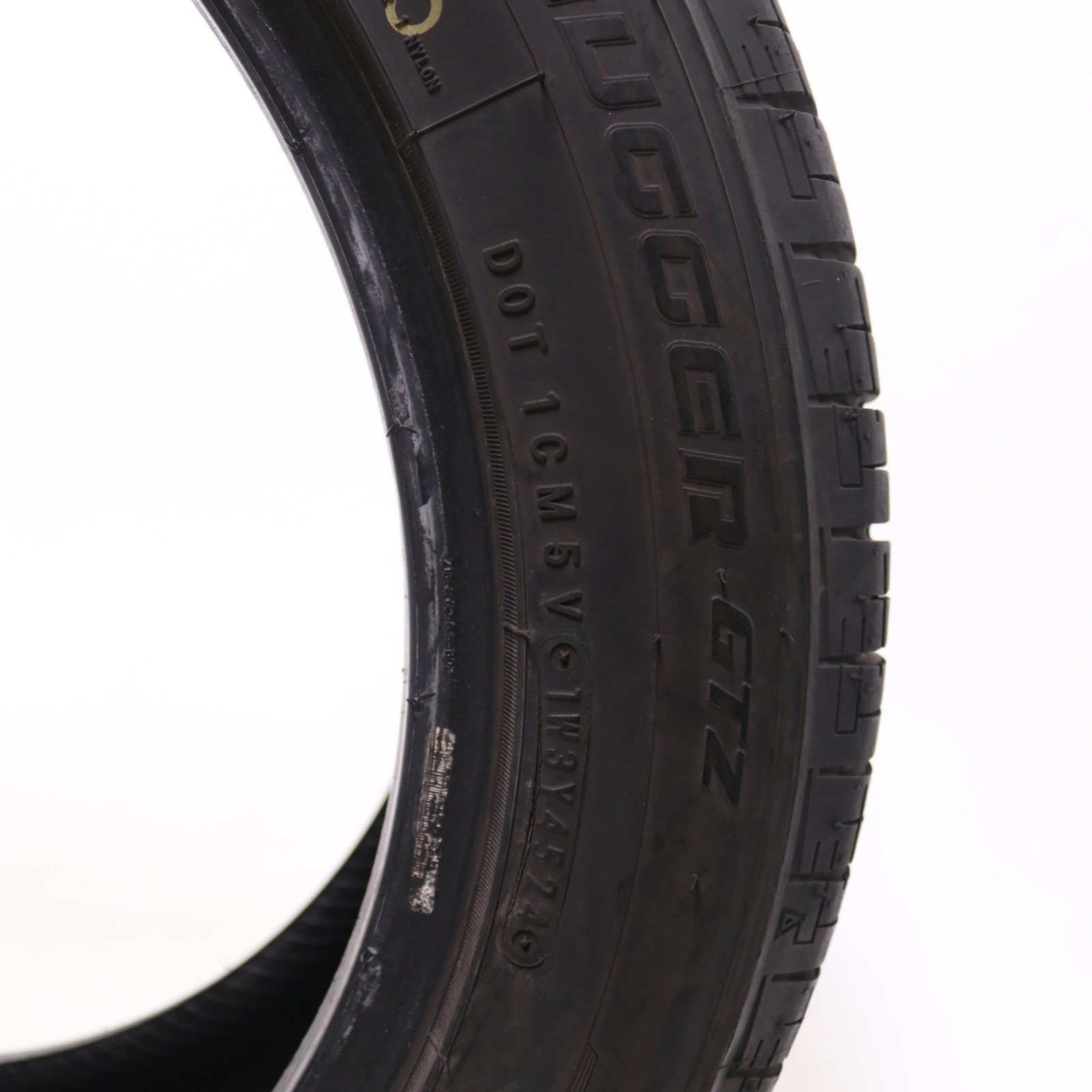 Set of 2 Used 235/50ZR18 Road Hugger GTZ – 101W – 8.5/32