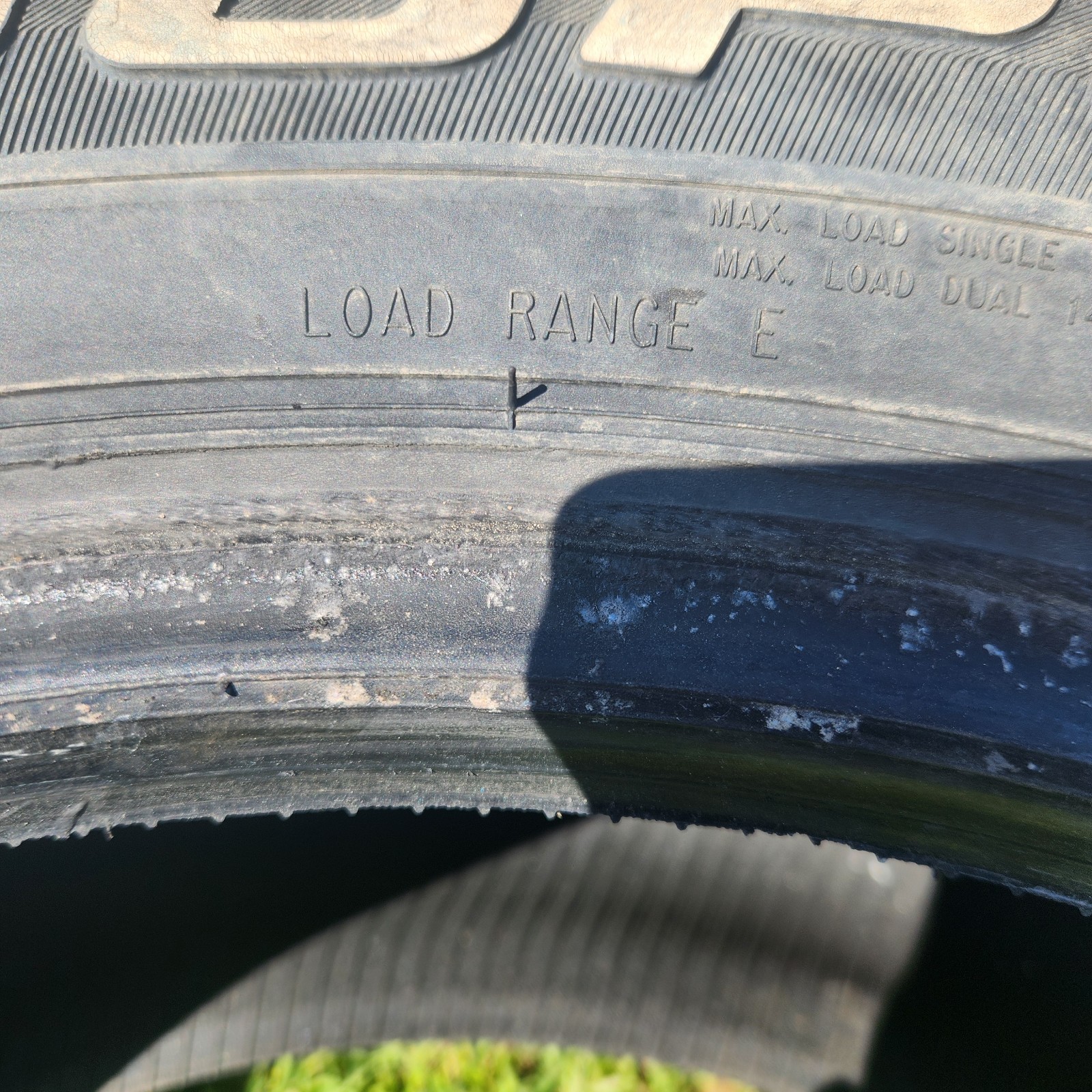4- Used COOPER DISCOVERER STRONGHOLD AT LT275/65R18 123S E1 RWL