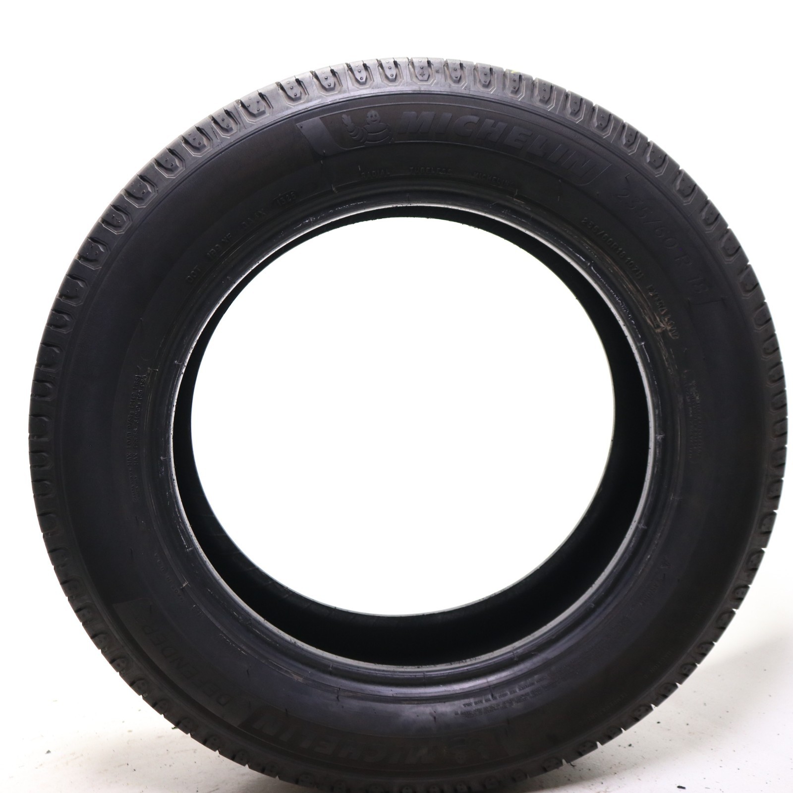 Used 235/60R18 Michelin Defender 2 – 107H – 9/32