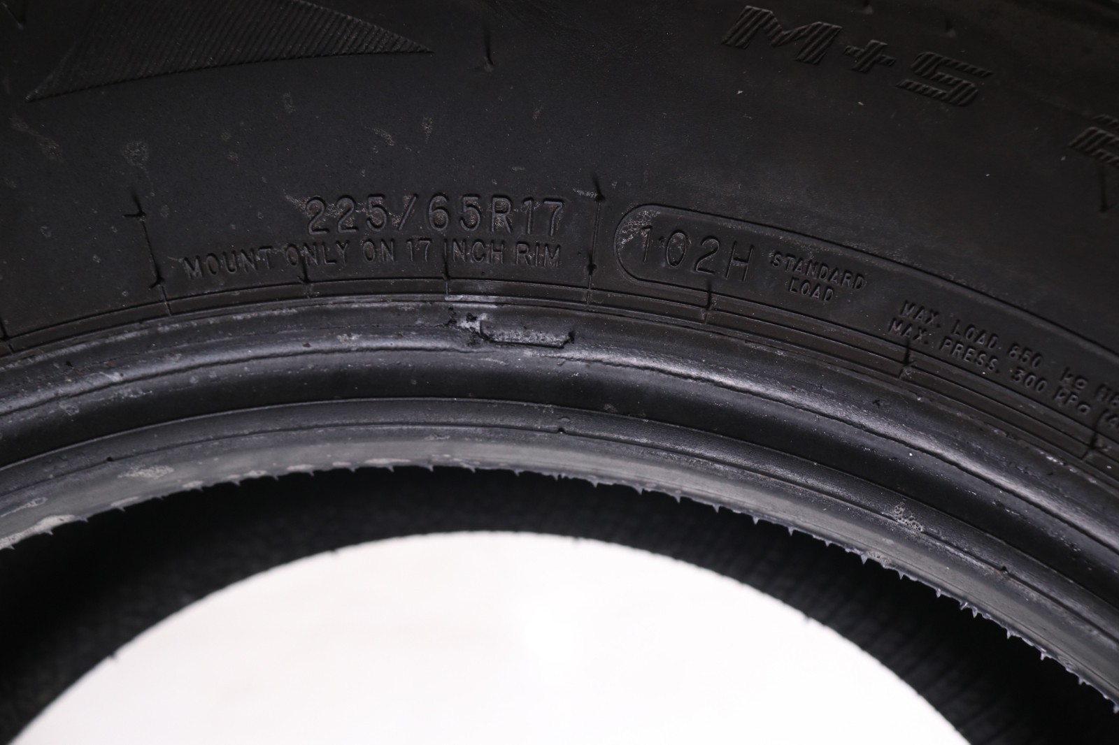 Set of 4 Used 225/65R17 Arizonian Silver Edition All Season – 102H – 9.5-10.5/32