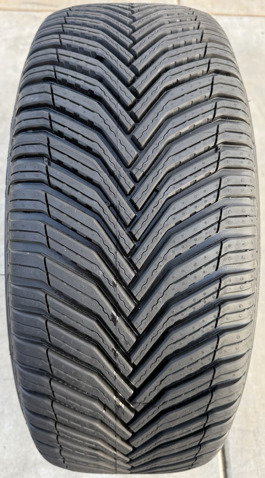 Set of FOUR BRAND NEW 235/50R19 103V Michelin CrossClimate 2 Tires 2355019
