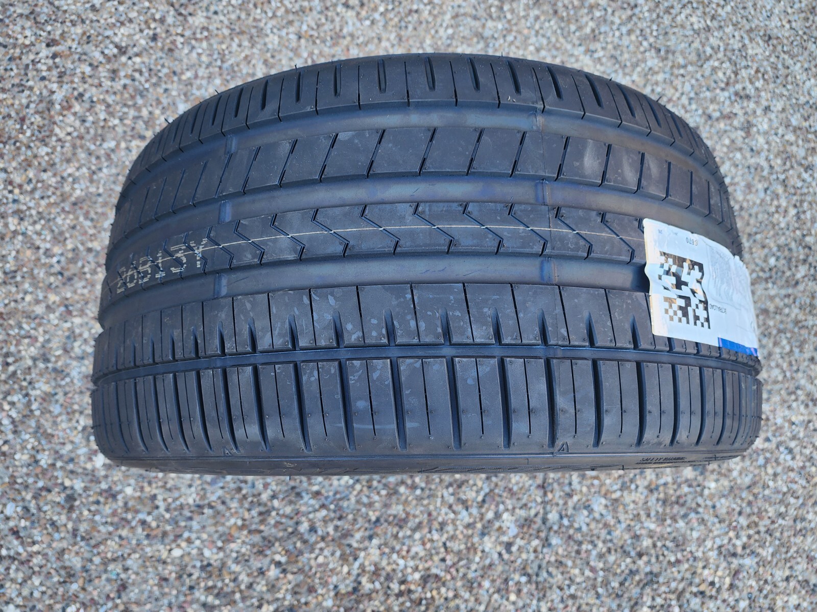 One (1) New Falken Azenis FK 510 Passenger/Performance Tires 295/30/21