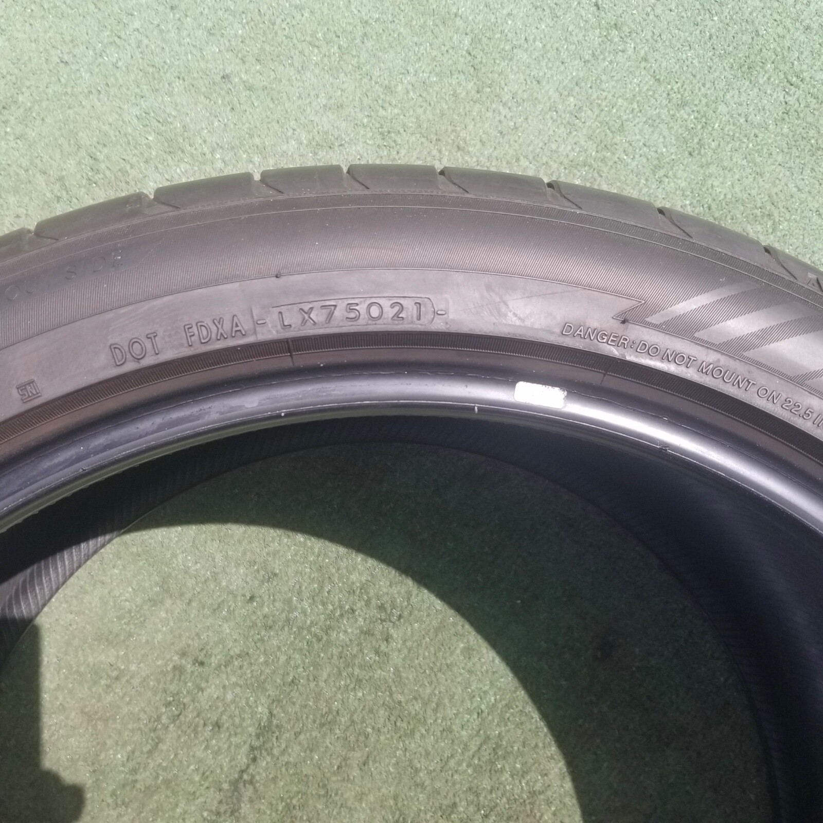 325/35R22 Yokohama Advan Sport V107 Tires MO1 Mercedes-Benz GLE 325/35ZR-22 50%