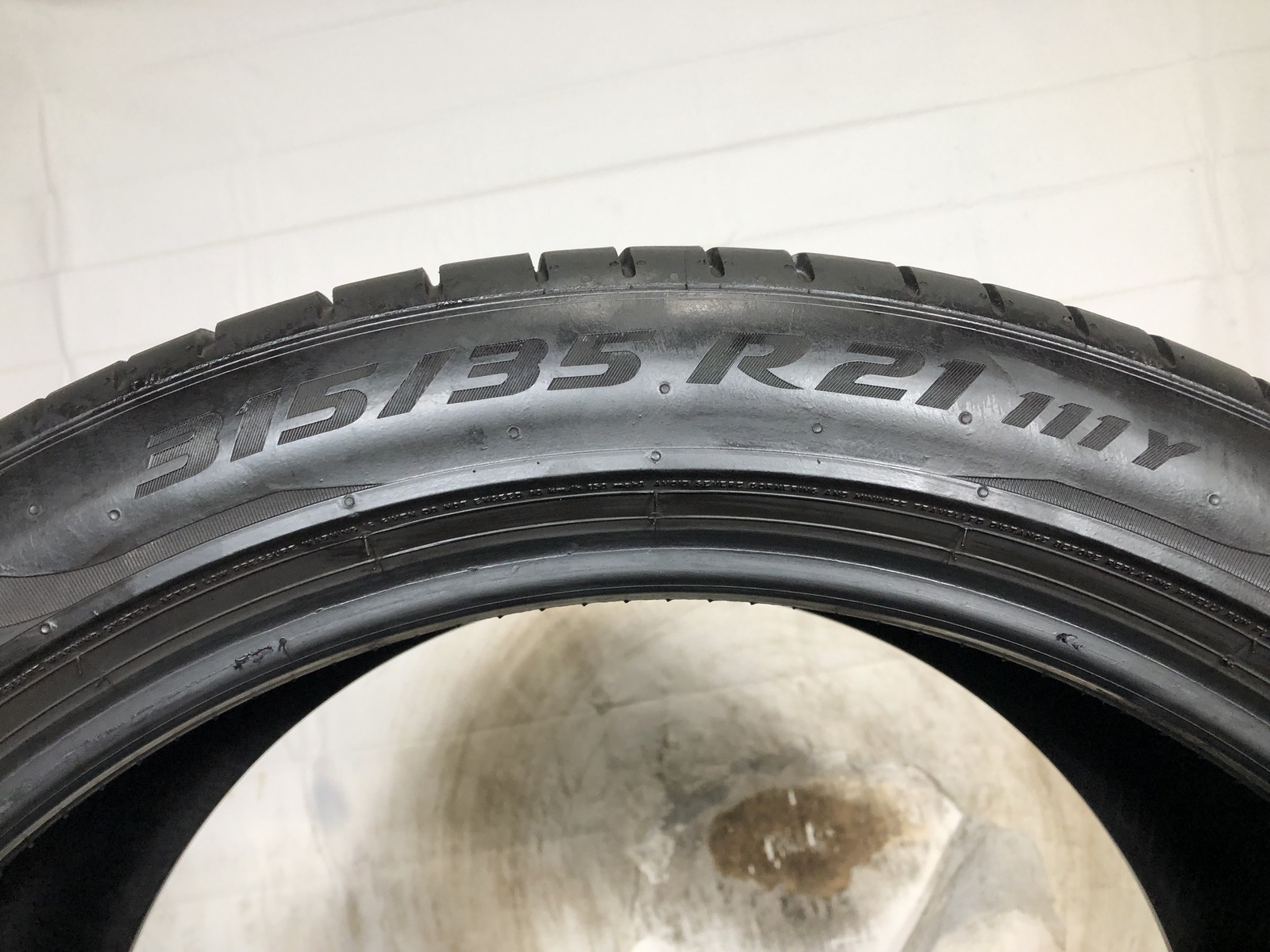 [1] Pirelli P Zero PZ4 Run Flat P315/35R21 315 35 21 Tire 6.25/32