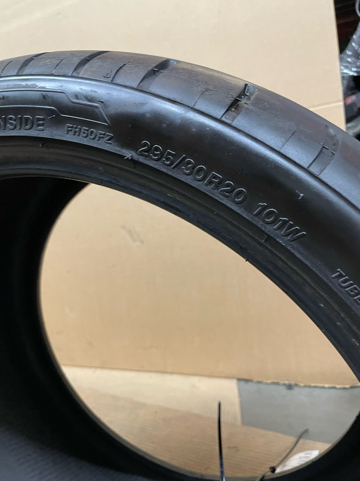 (A) FIRESTONE FIREHAWK INDY 500 295/30R20 93W 7/NDS DOT 1323