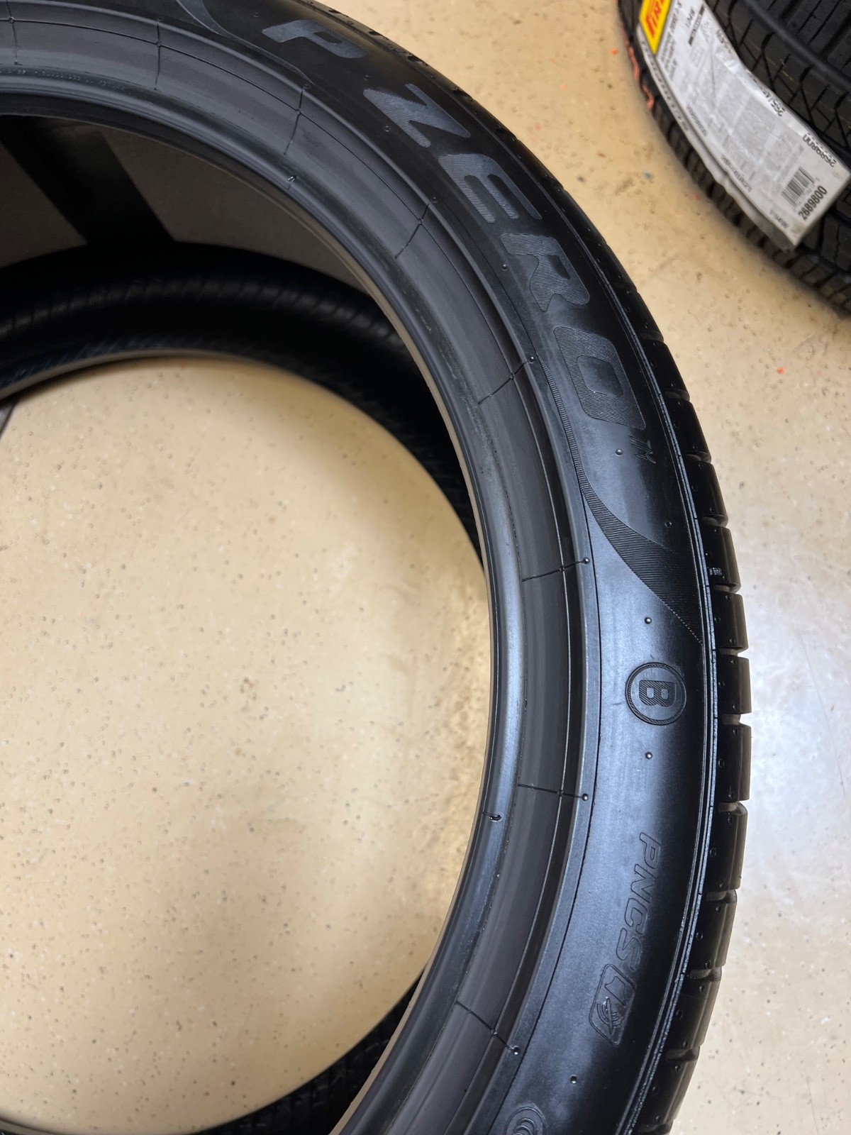 2 – TAKEOFF 305/35ZR21 XL (109Y) Pirelli P Zero PZ4 PNCS (B) Bentley – 4058