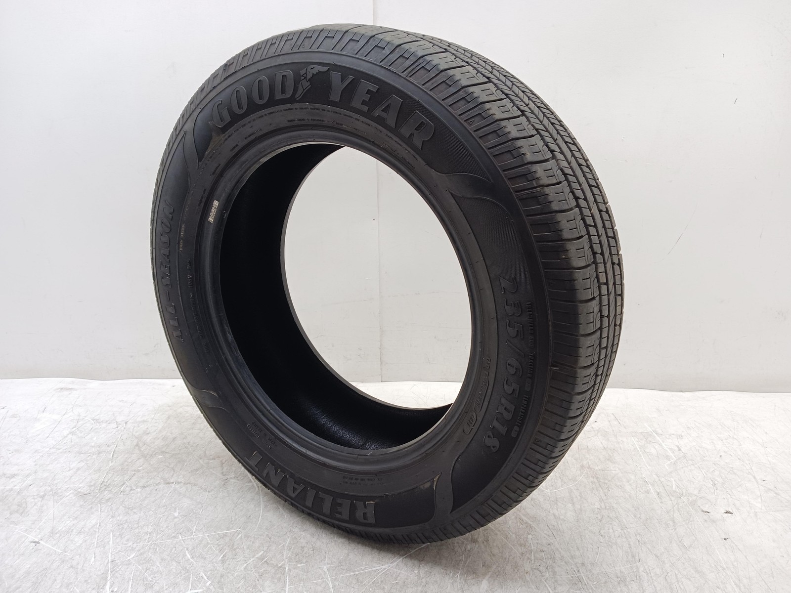2015-2025 Infiniti QX60 Tire GoodYear Reliant All-Season 235/65 R18 OEM