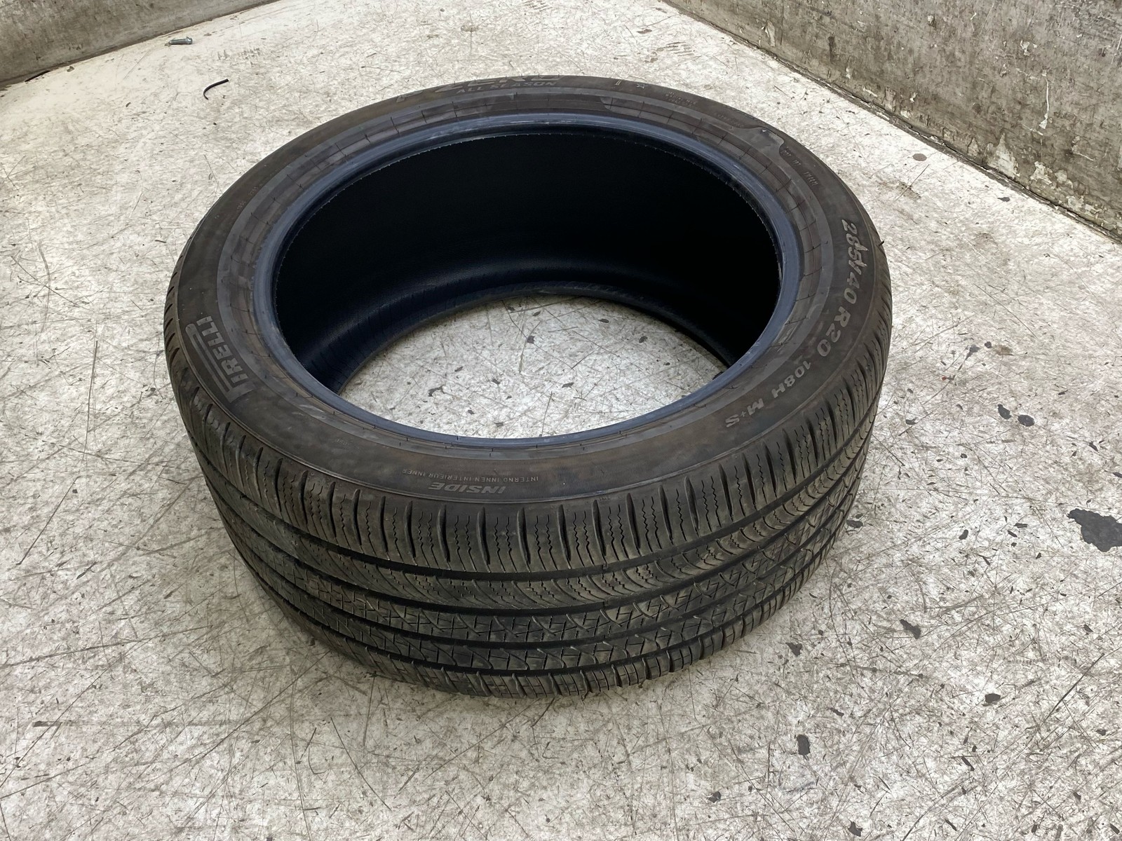 Pirelli P Zero All Season 285/40R20 TIre 8/32nds Tread Depth Datecode 2724