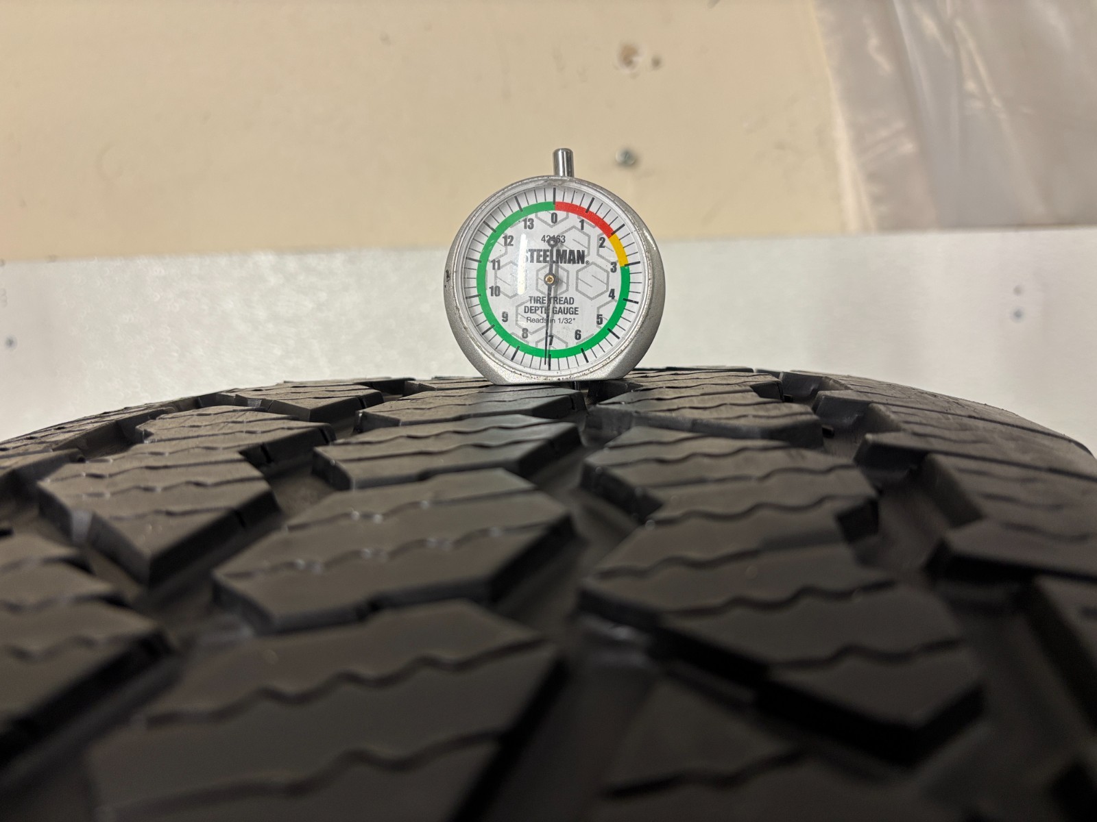 1 Tire 285 45 22 Bridgestone Dueler A/T Ascent (7.00-8.00/32 Tread Left) 114H