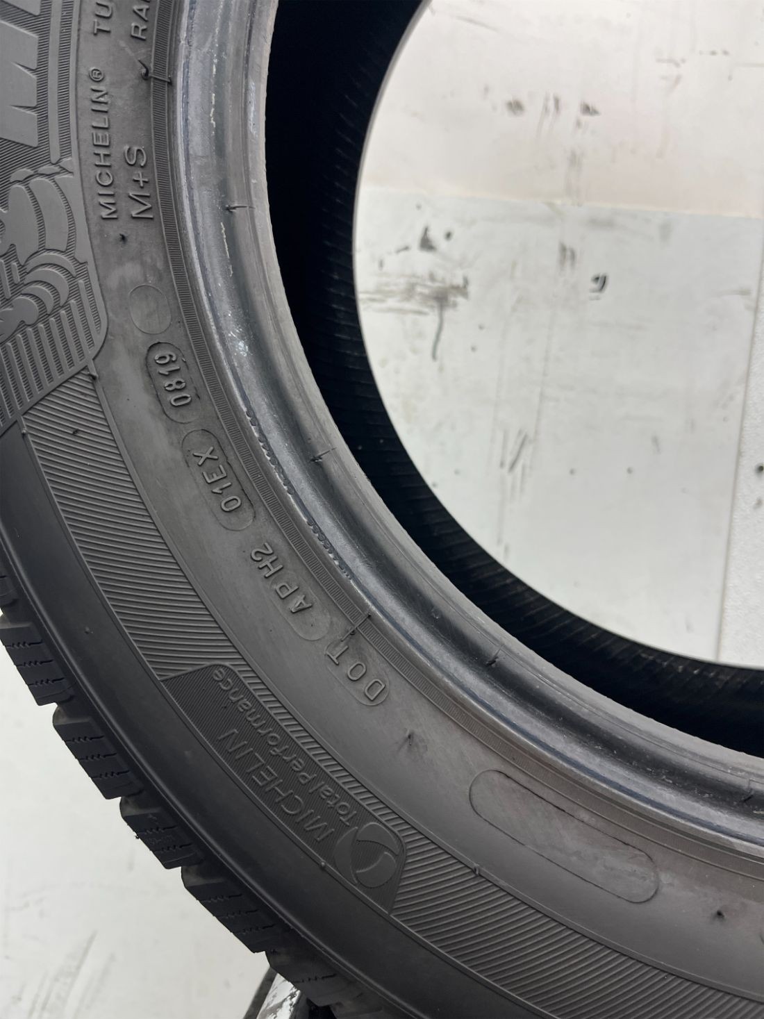 1 Used P235/65R17 Michelin Defender LTX MS 104 T – 10/32