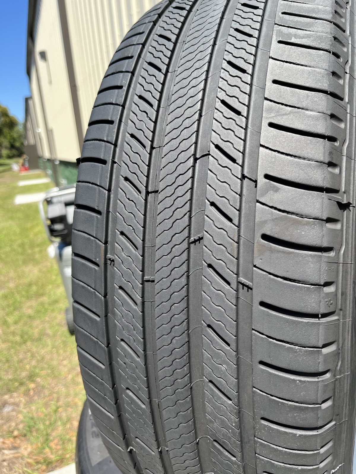 1 Tire Michelin Premier LTX 235/55R20 102V DOT.1825 7.5/32