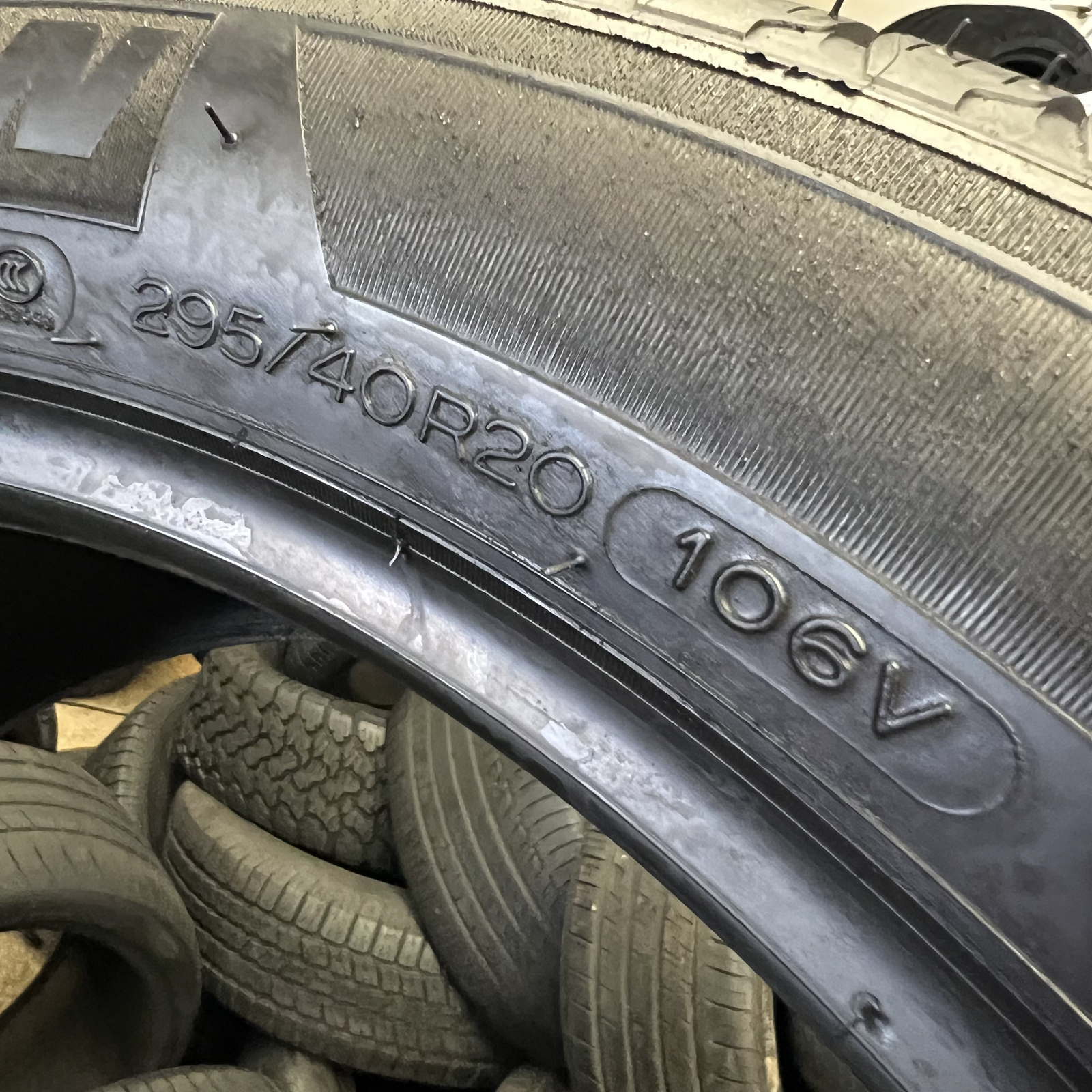 1 Tire Michelin Latitude Tour HP NO 295/40R20 106V DOT.0623 7.5/32