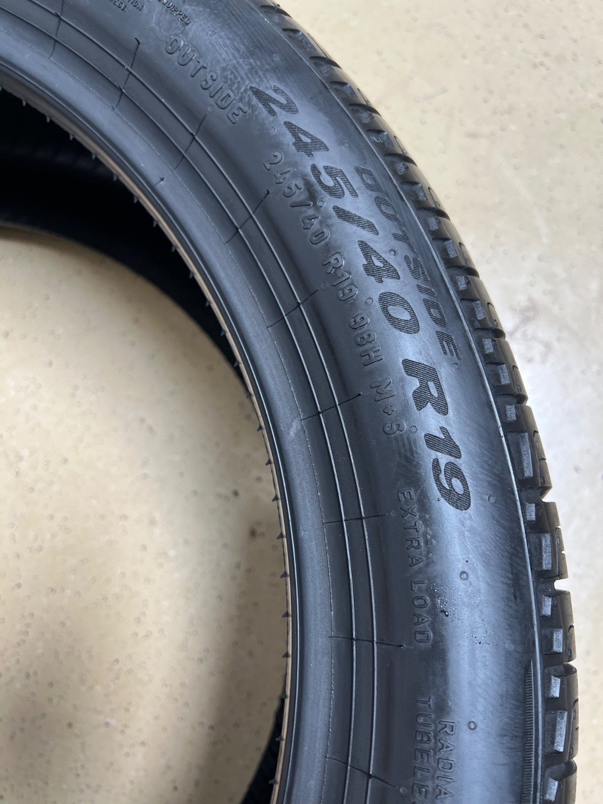 1 – TAKEOFF 245/40R19 XL (98H) P Zero MS Run Flat (RE0) Audi OEM – 7170