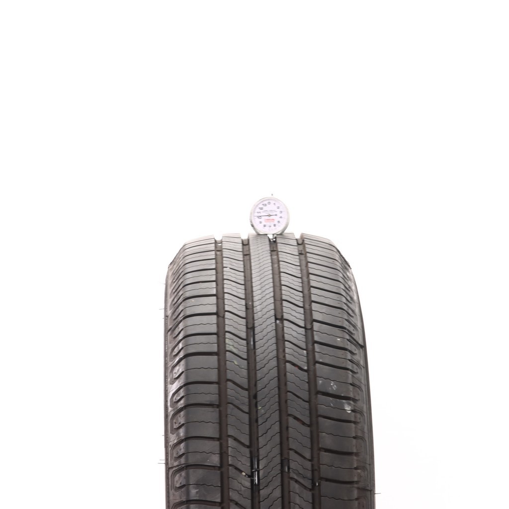 Set of (4) Used 235/65R18 Michelin Defender 2 106H – 9-10/32