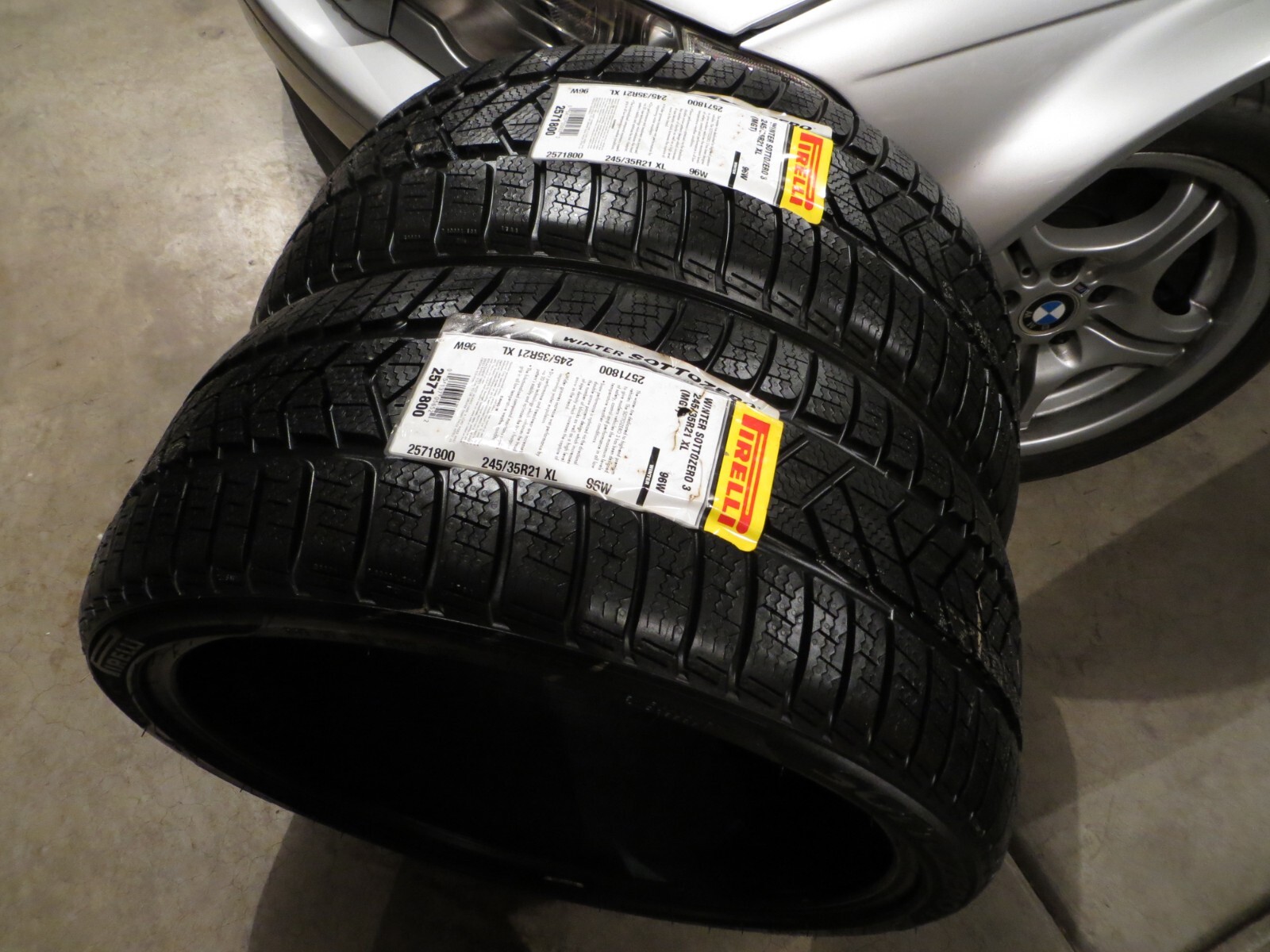 NEW 2 TWO PIRELLI WINTER SOTTOZERO 3 2571800 245/35R21 MGT SNOW 245 35 21 3531