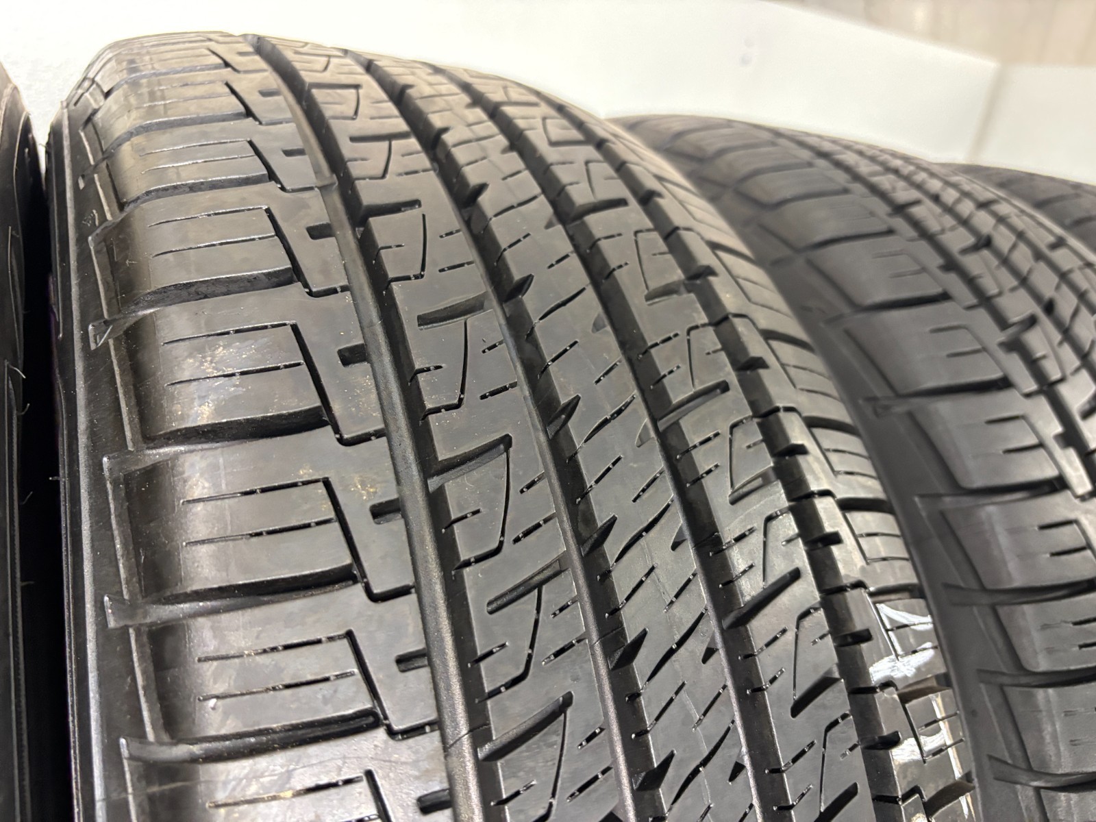NO SHIPPING ONLY LOCAL PICK UP Set 4 Tires 235 55 19 Goodyear Assurance MaxLife