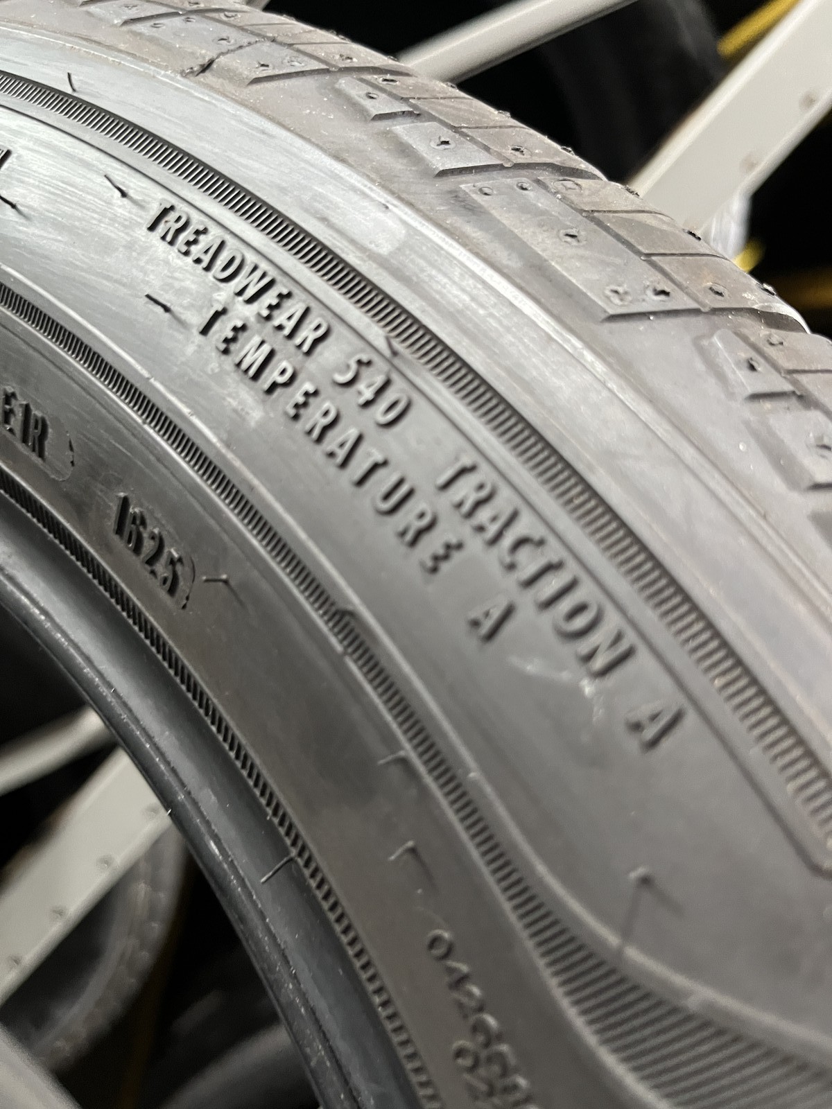 1 New Goodyear Assurance Finesse TPC 225/55R18 98H DOT.1625 9/32 New
