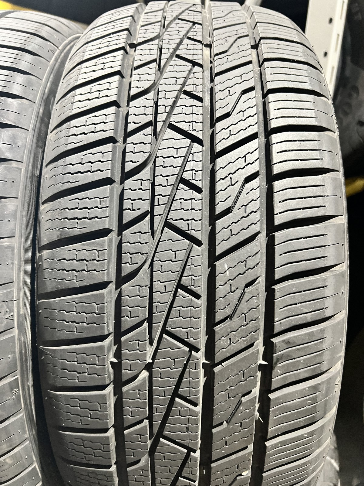 Set Of 2 Lexani Quattro Tempo Tour AW 235/50R18 101V DOT.4225 9.75./32 NO Patch